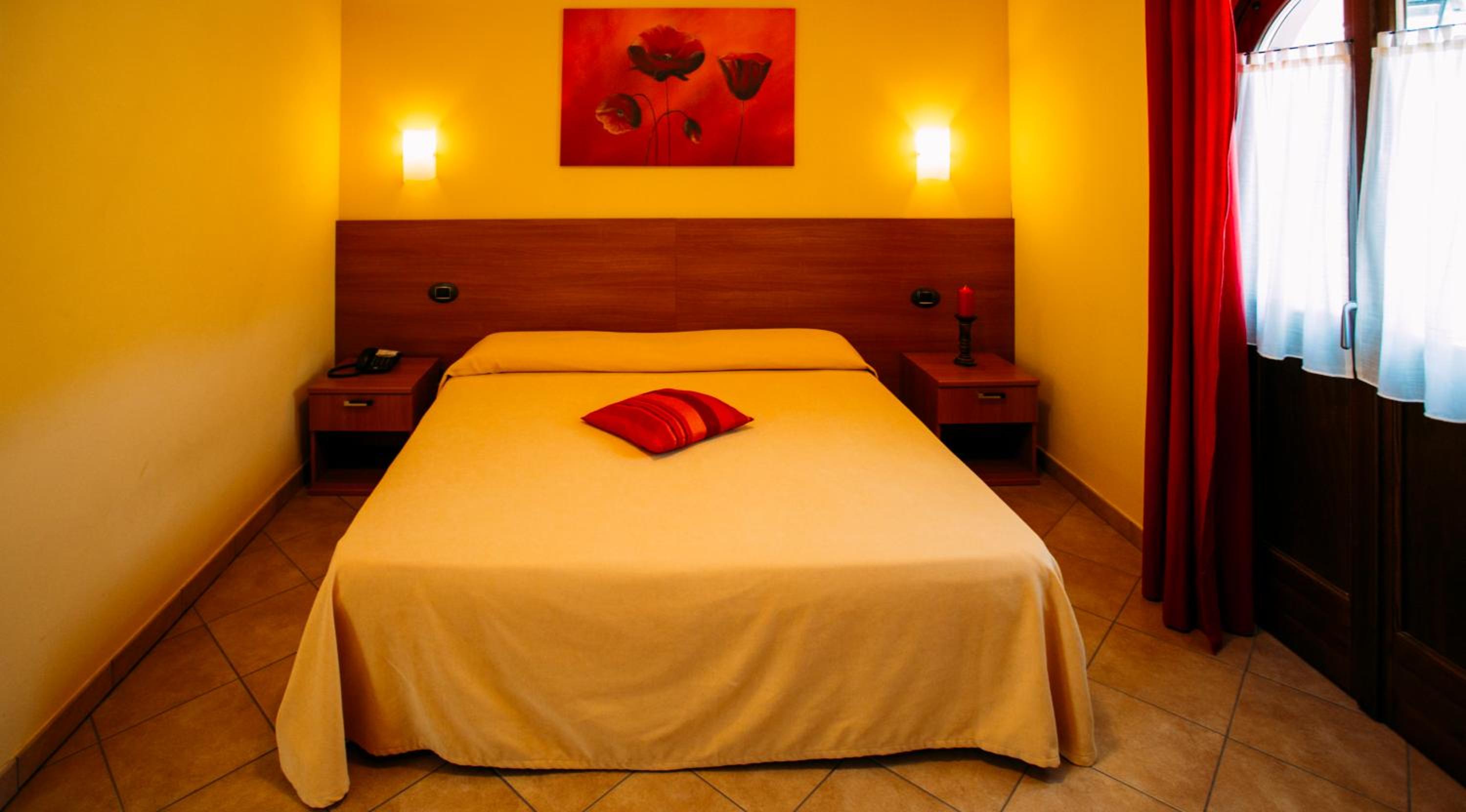 Double Room - Photo 5