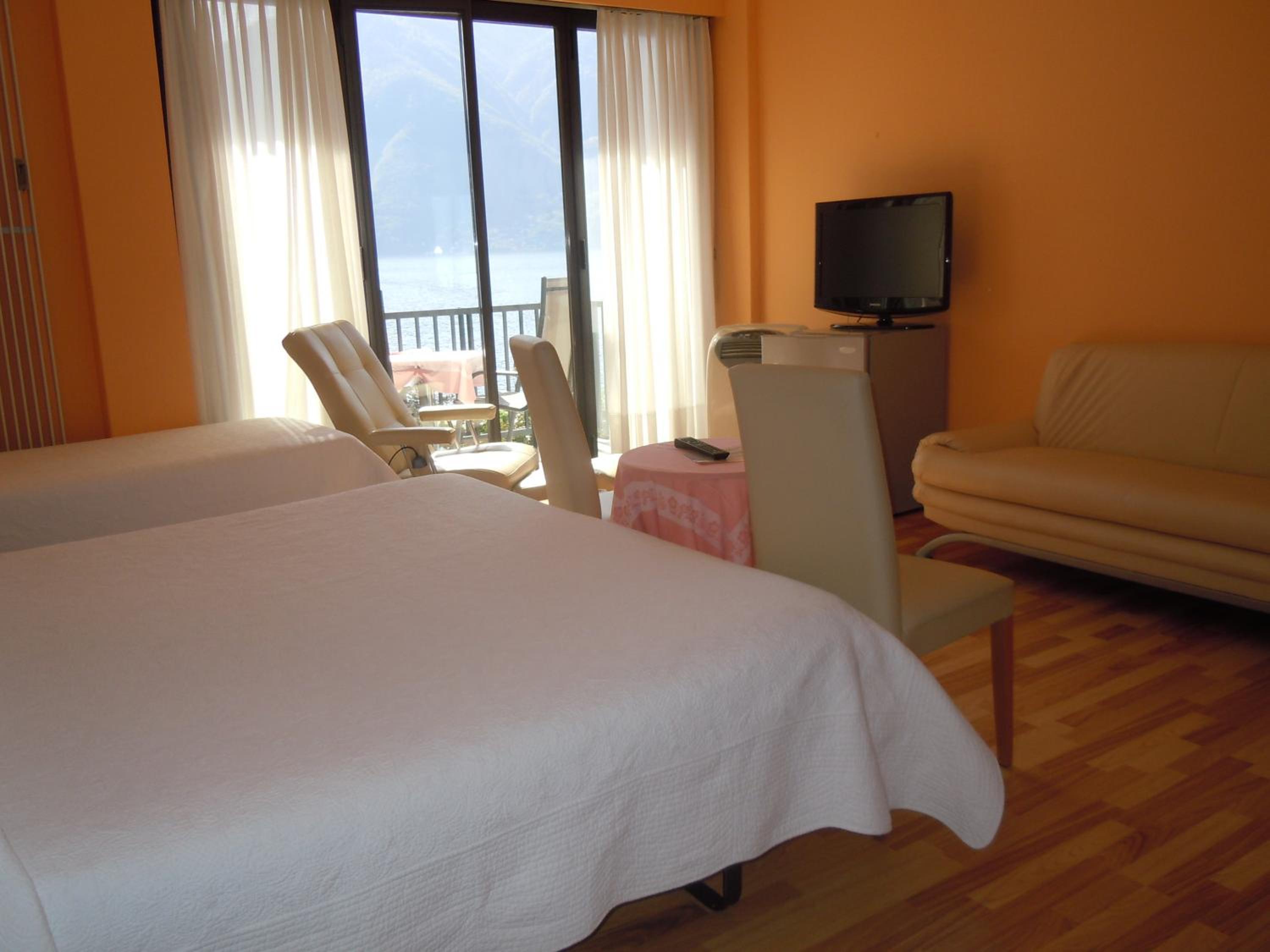 Standard Triple Room with Lake View and Balcony - Photo 14