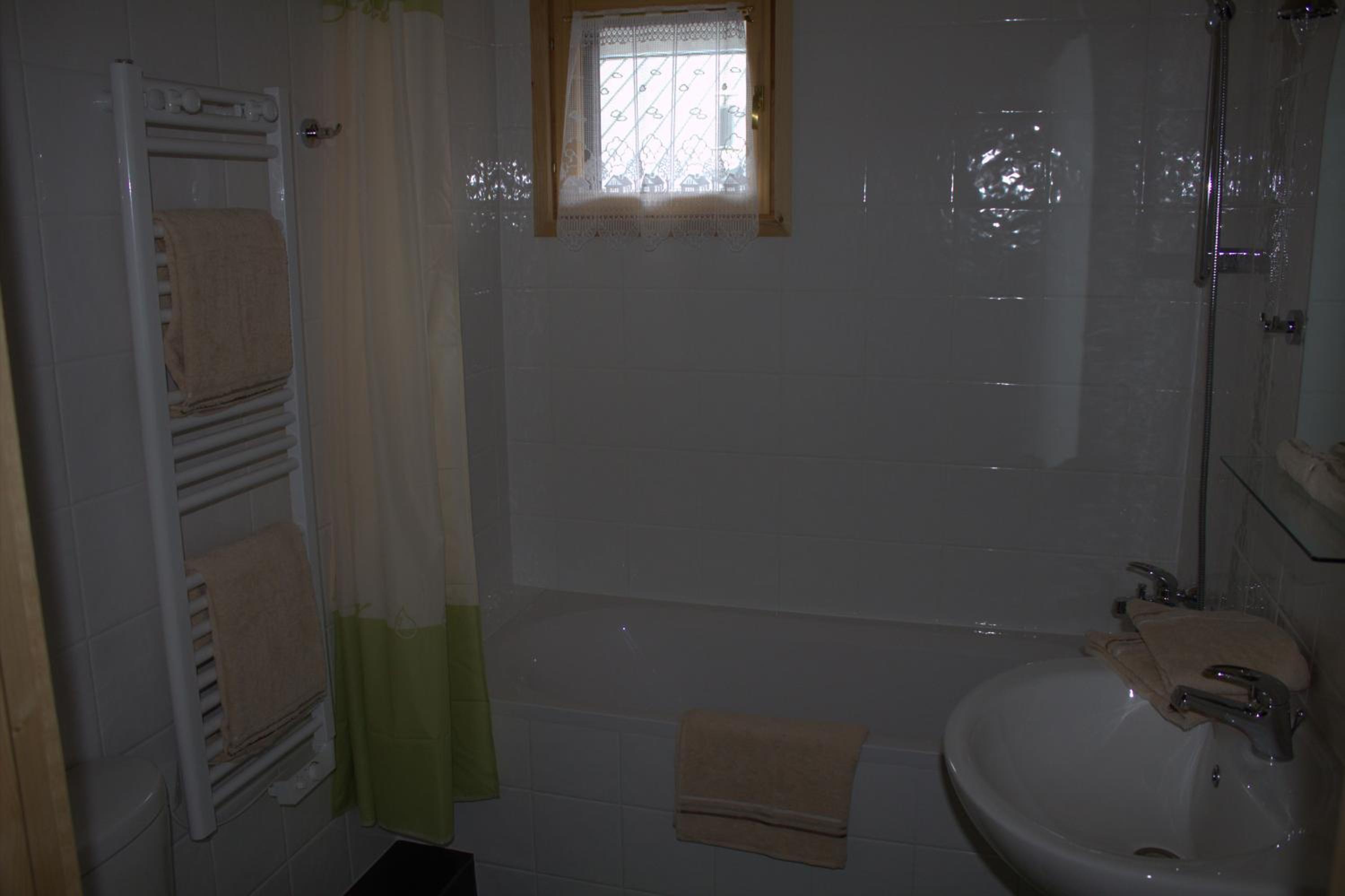 Four-Bedroom Apartment - Photo 26