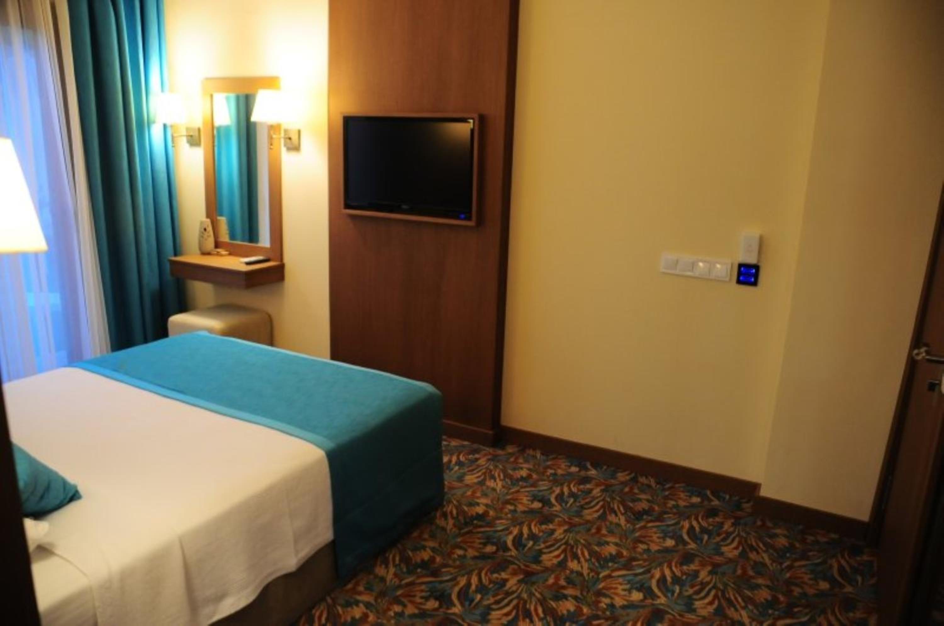 Deluxe Double or Twin Room with Garden Access photo 2