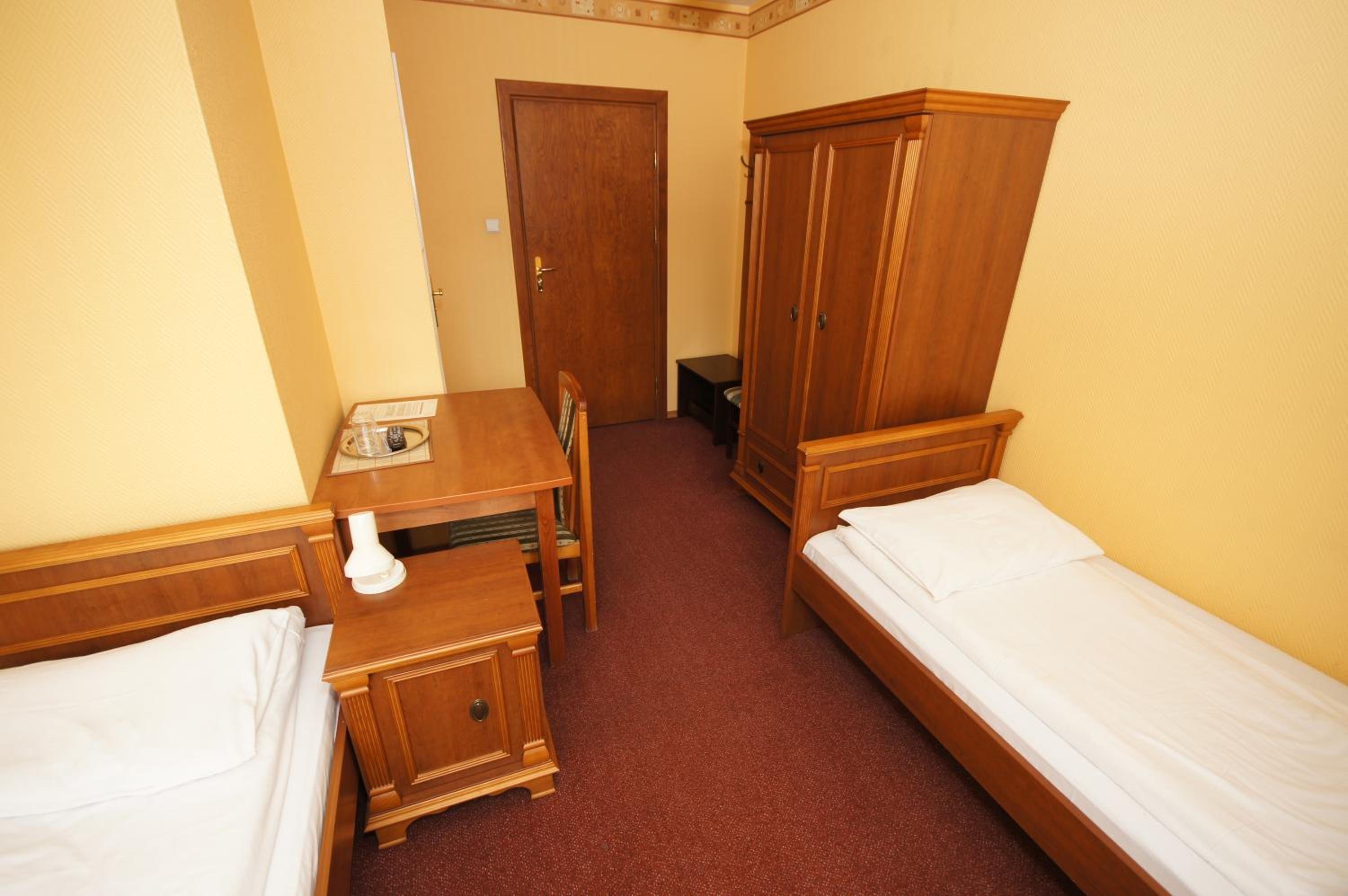 Twin Room - Photo 1