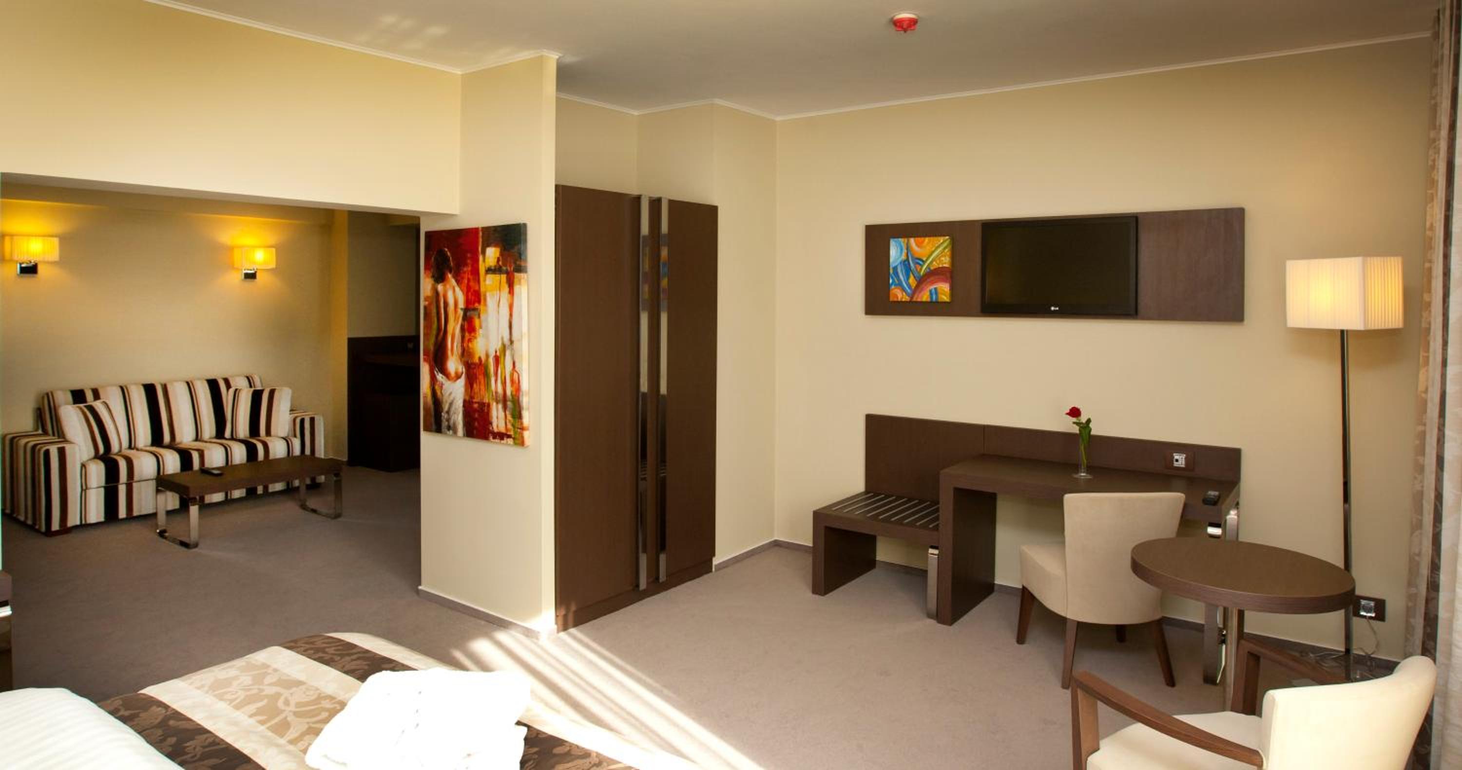Superior Suite - Photo 6
