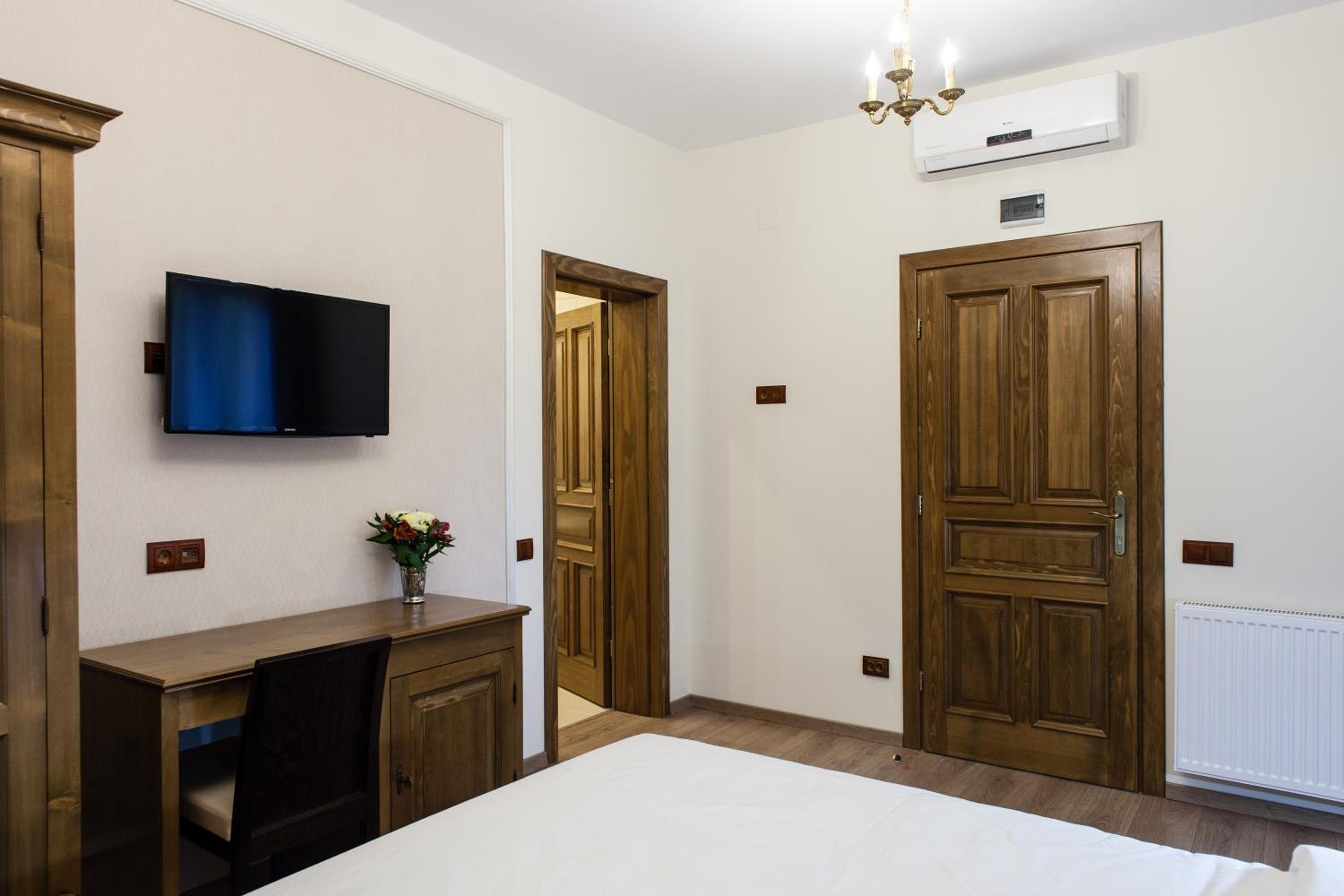Double Room - Photo 2