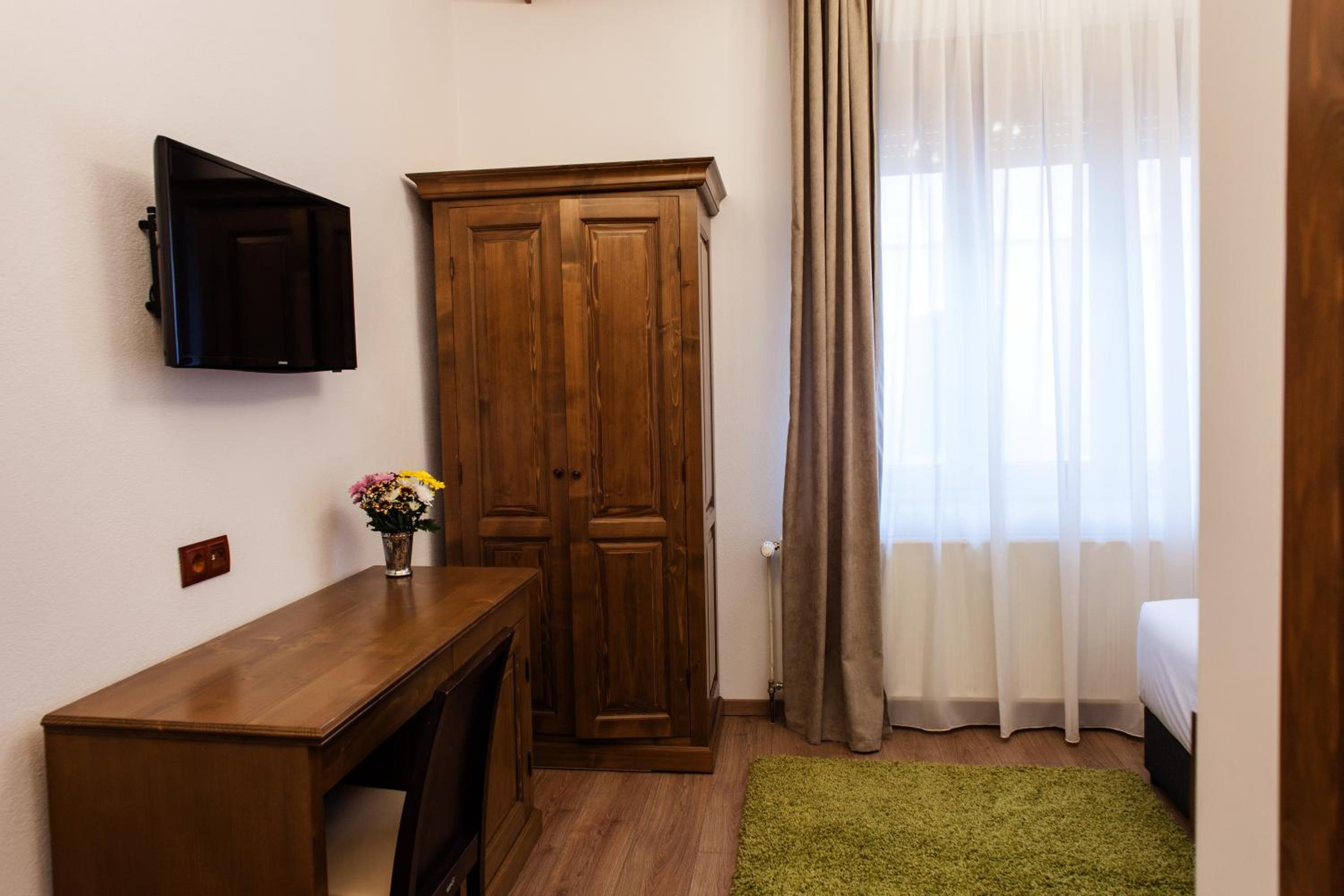 Double Room - Photo 11