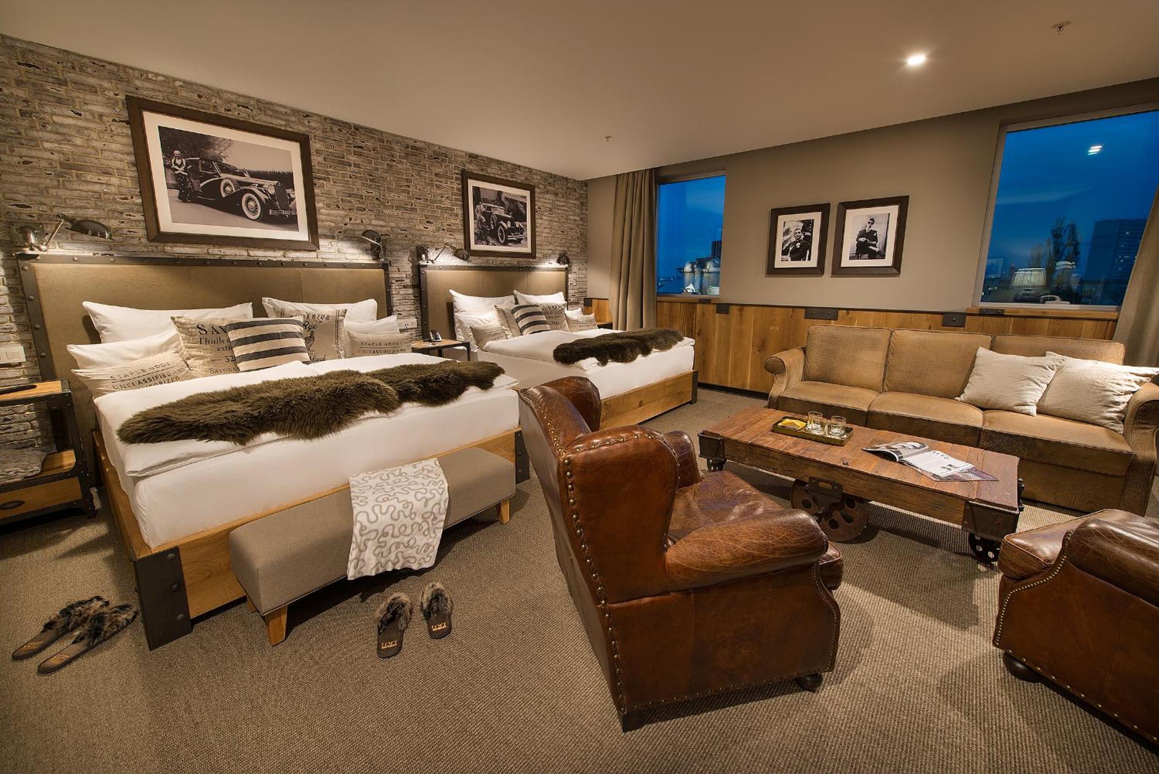 Premium Family Room - Photo 5