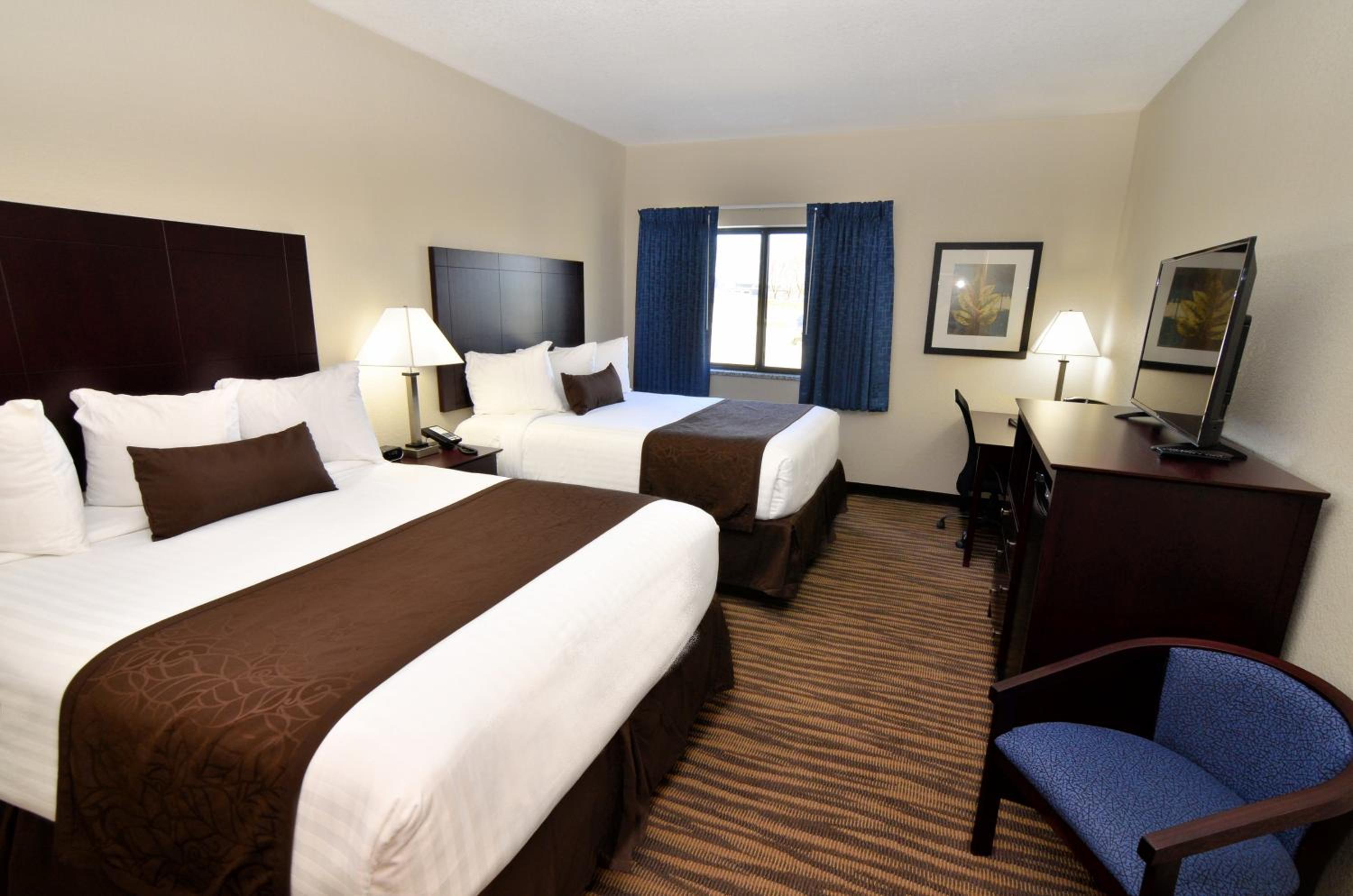 Queen Room with Two Queen Beds photo 1