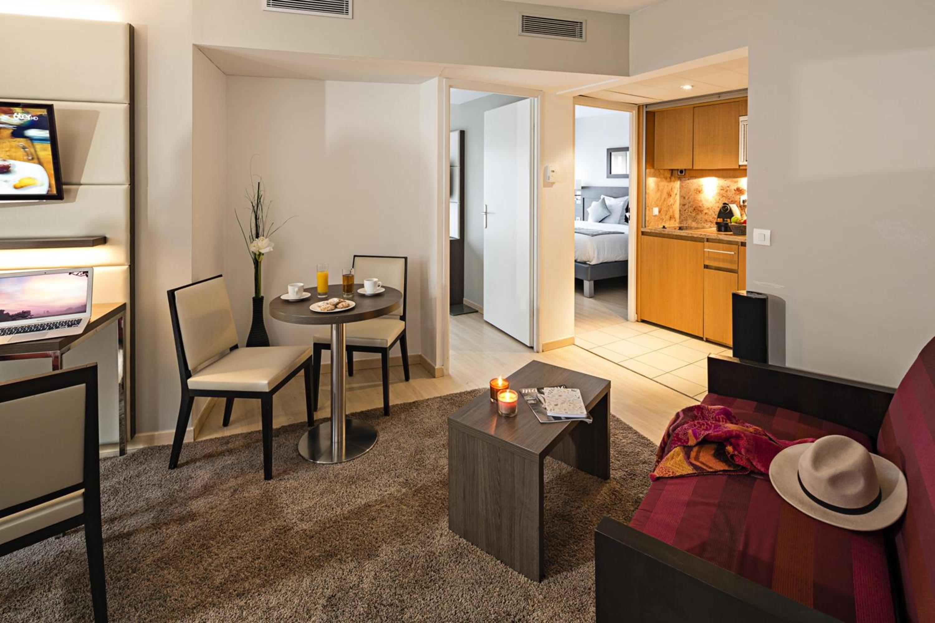 Family Apartment (6 Adults) - Photo 5