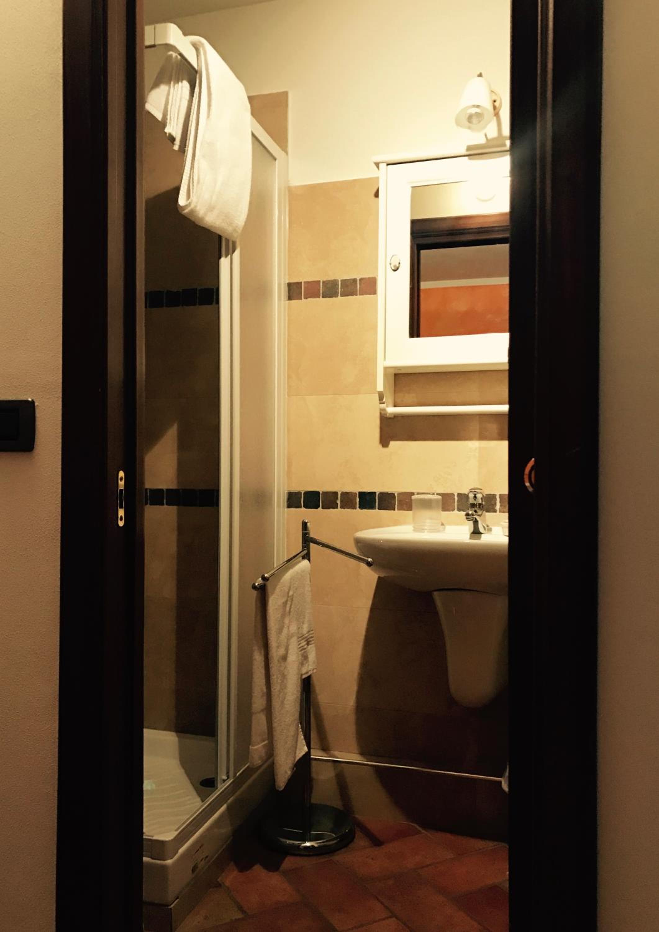 Double Room - Photo 5