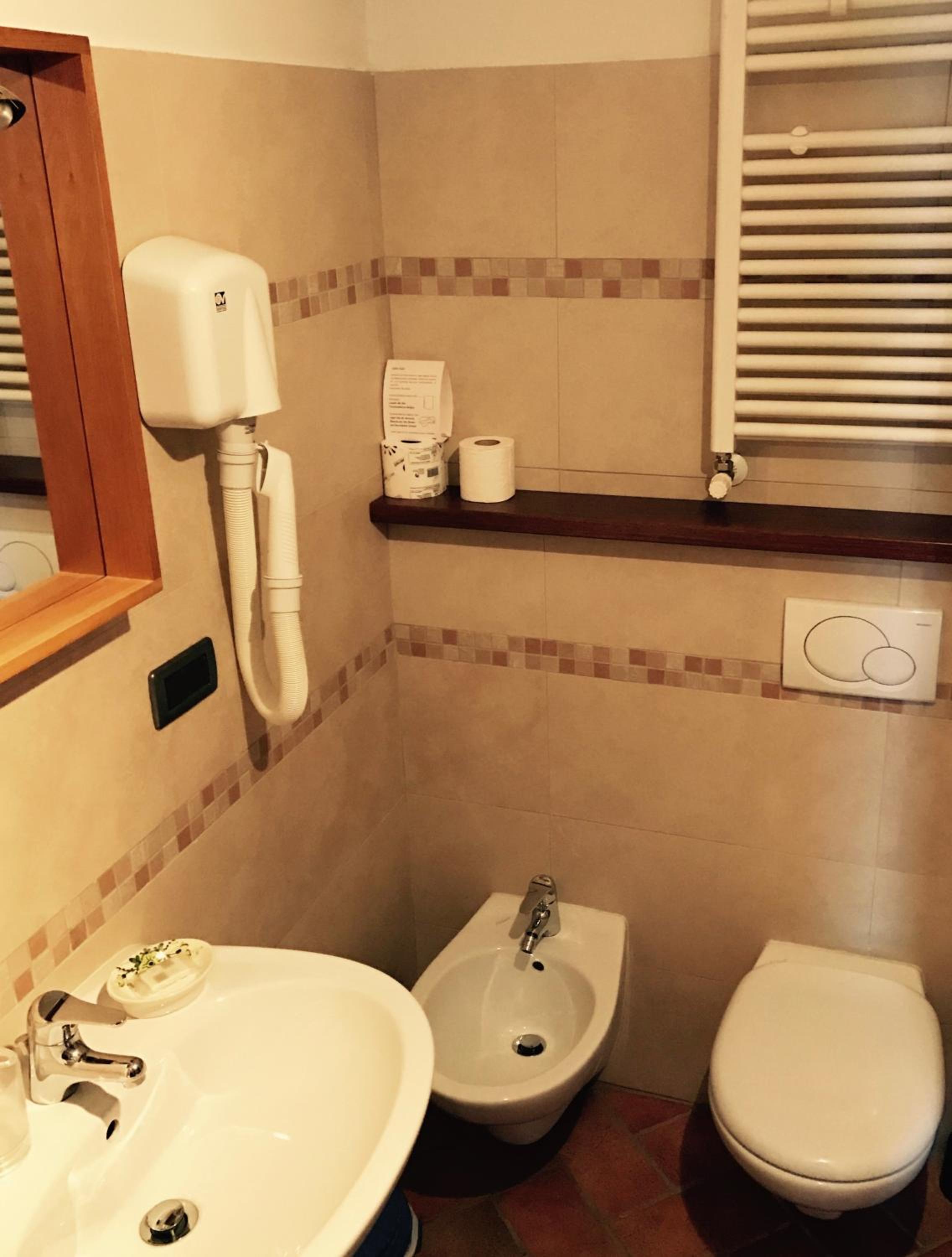 Double Room - Photo 15