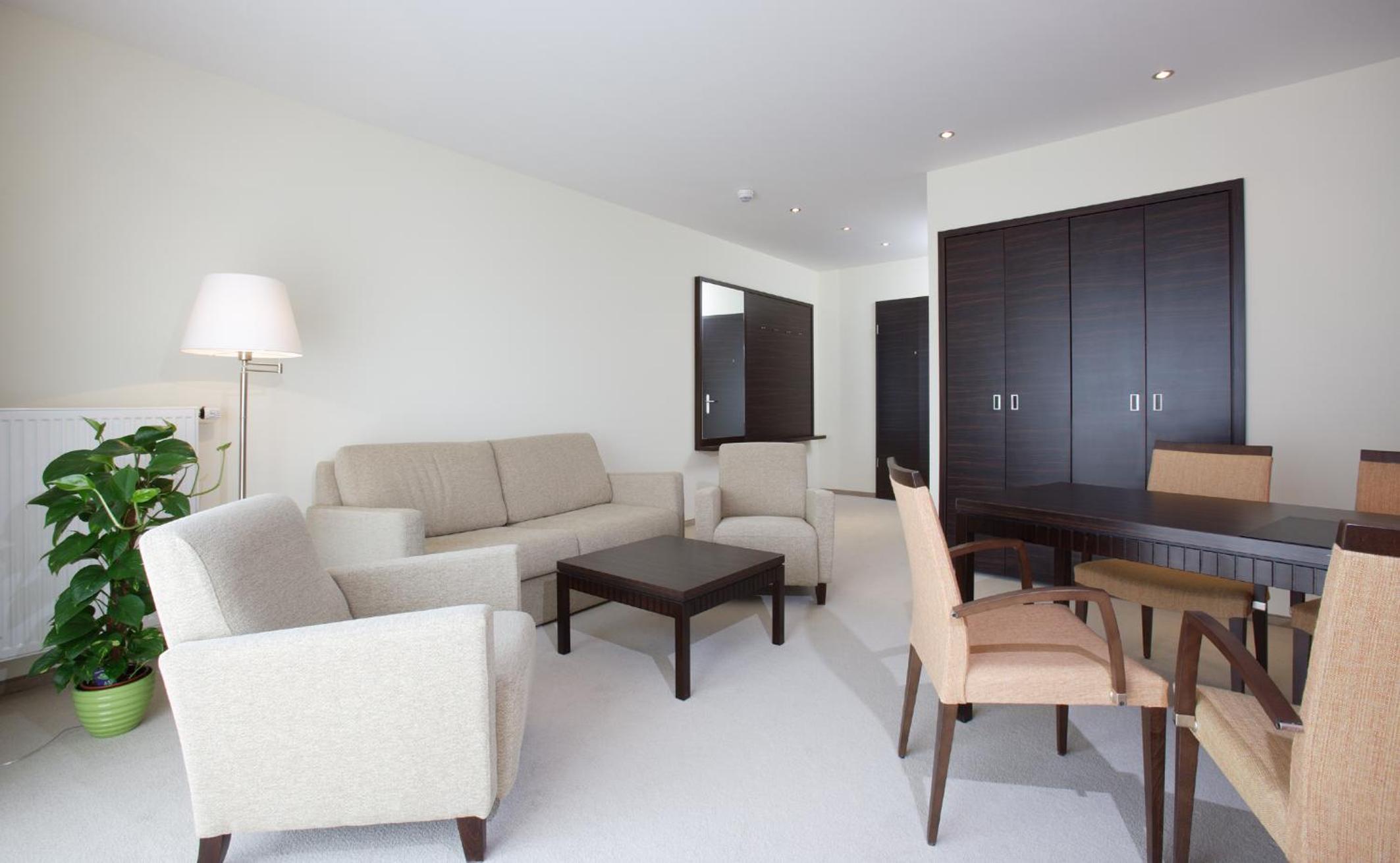 Suite - Photo 1