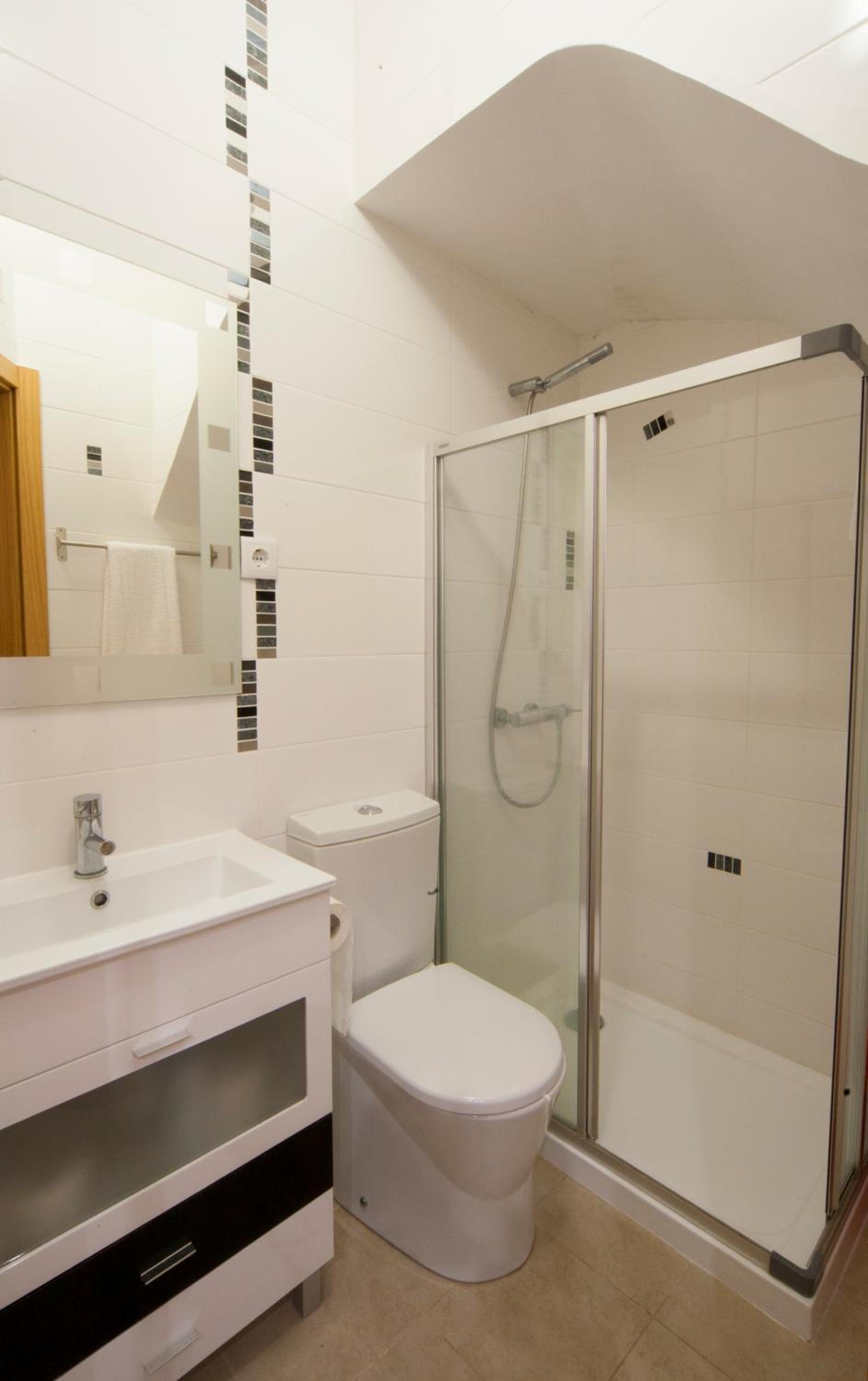 One-Bedroom House - Photo 6