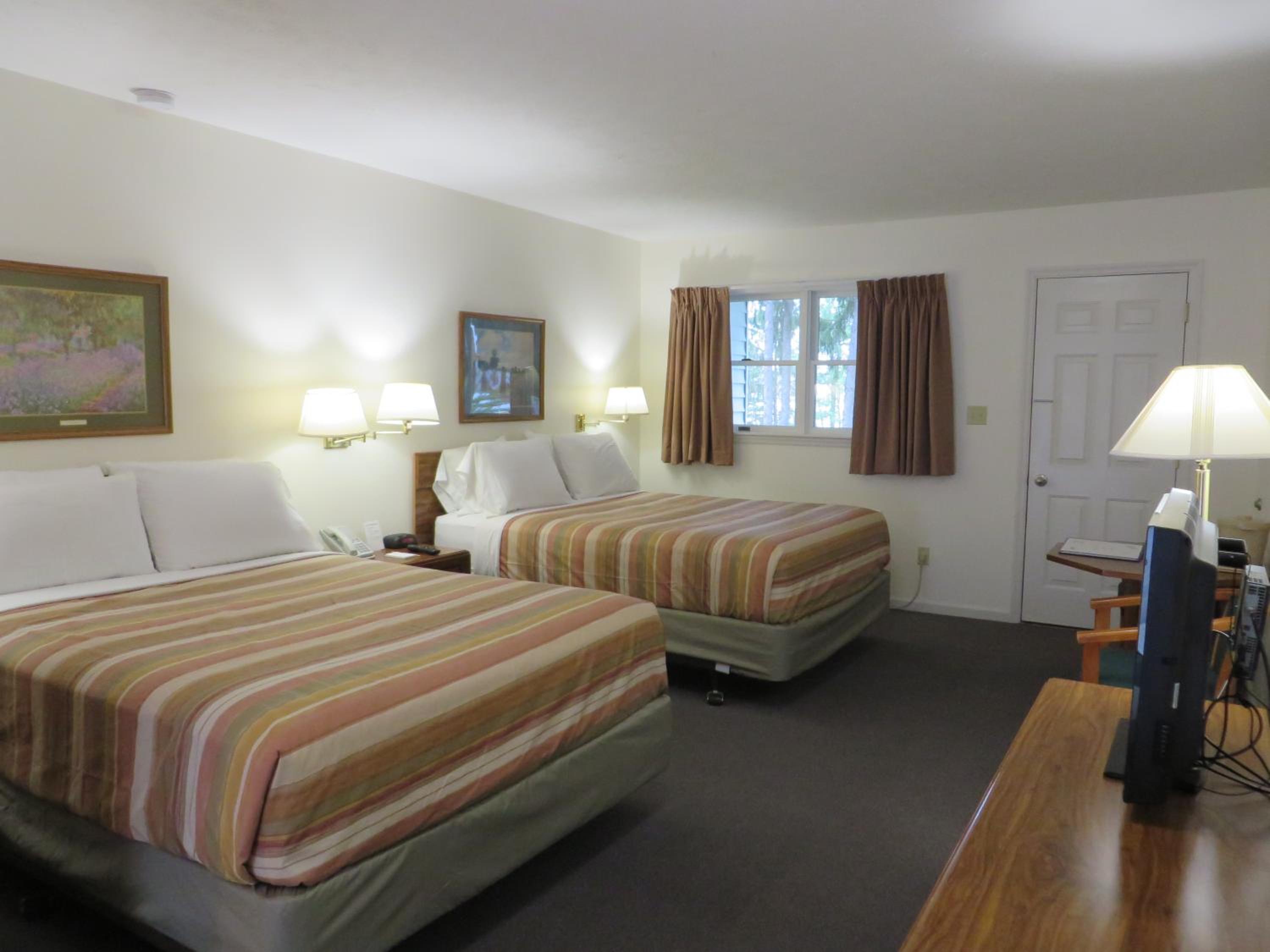 Queen Room with Two Queen Beds with Balcony - Non-Smoking photo 1