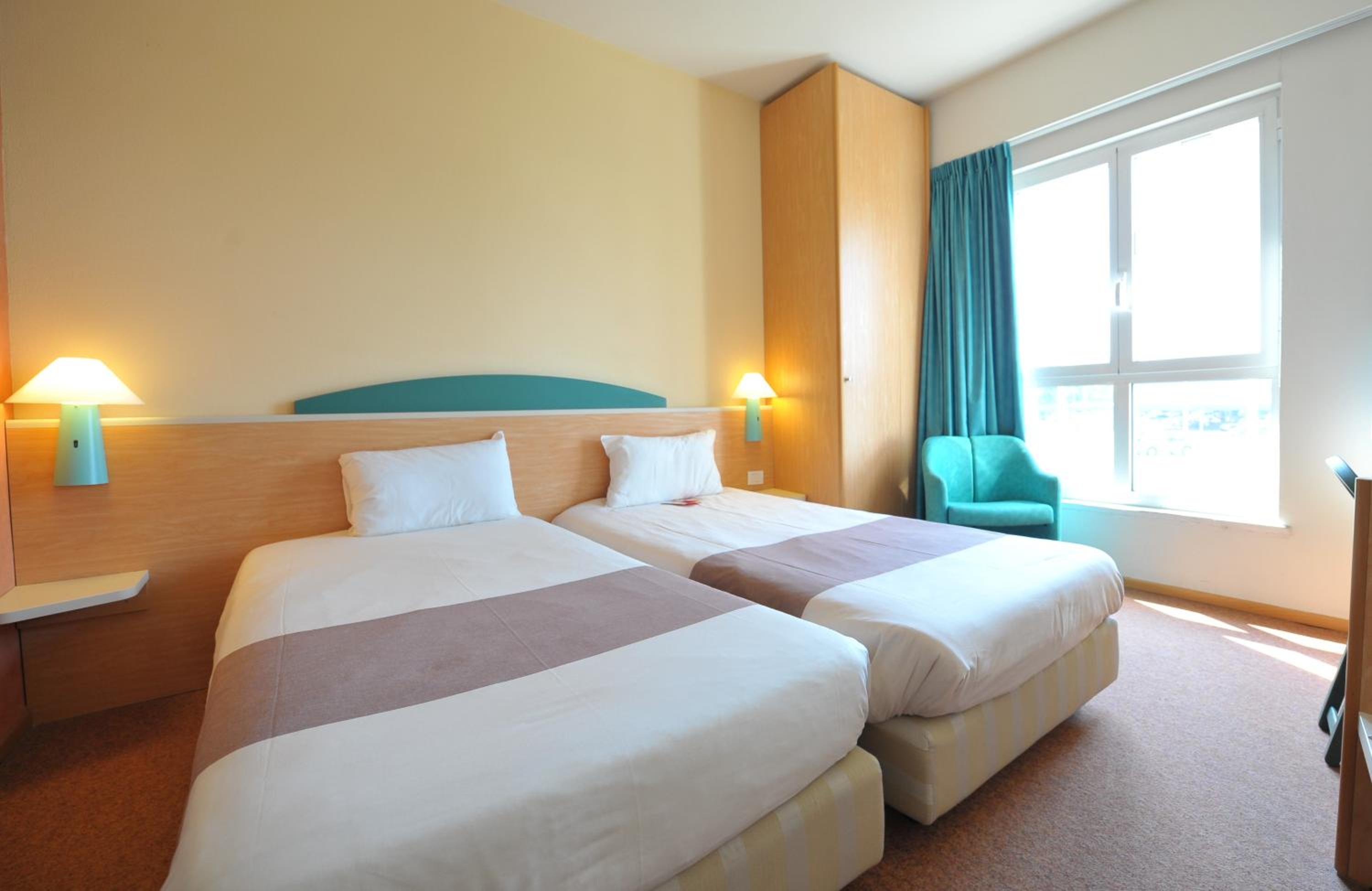 Standard Twin Room - Photo 1