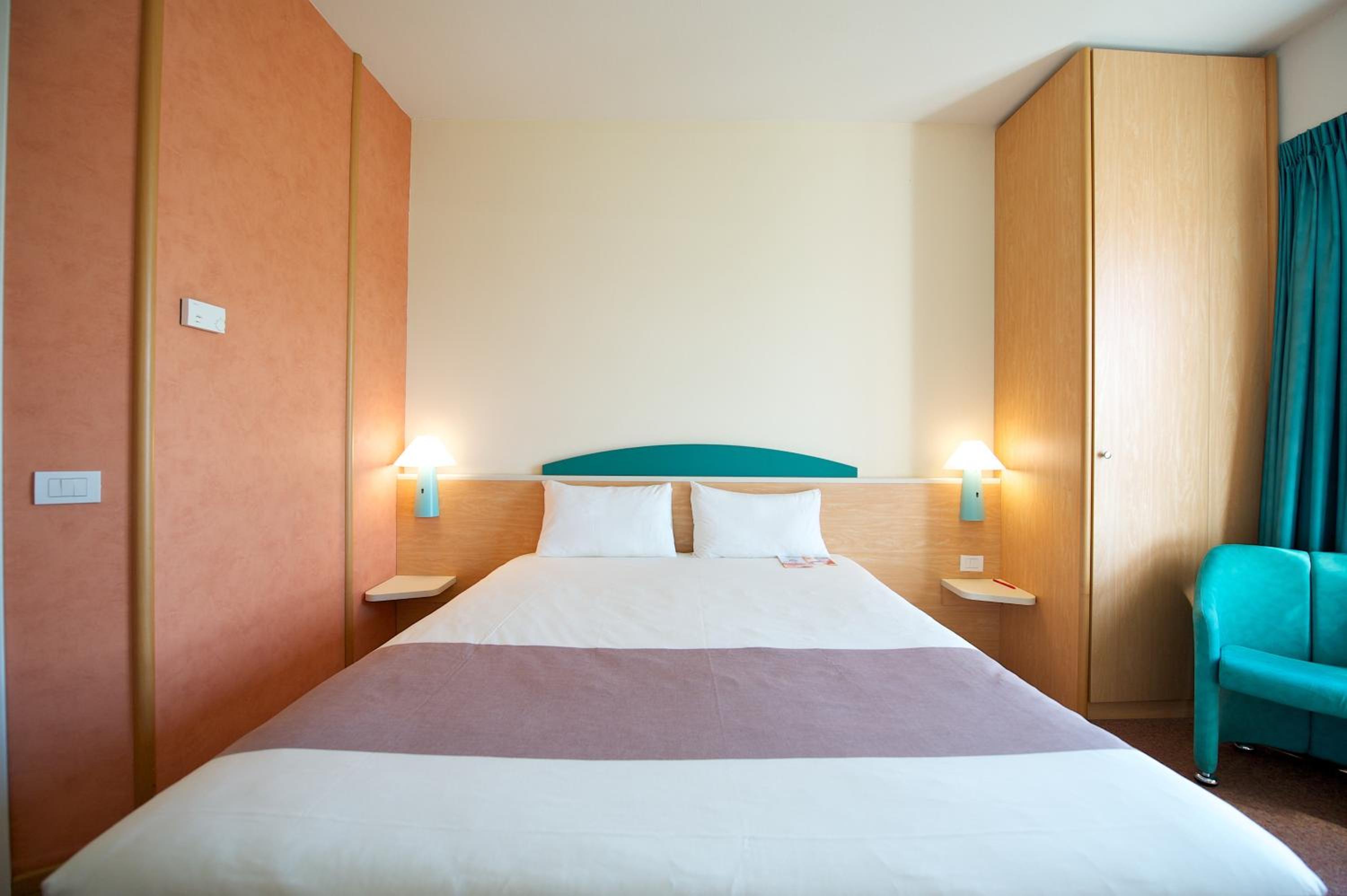 Standard Double Room - Photo 4