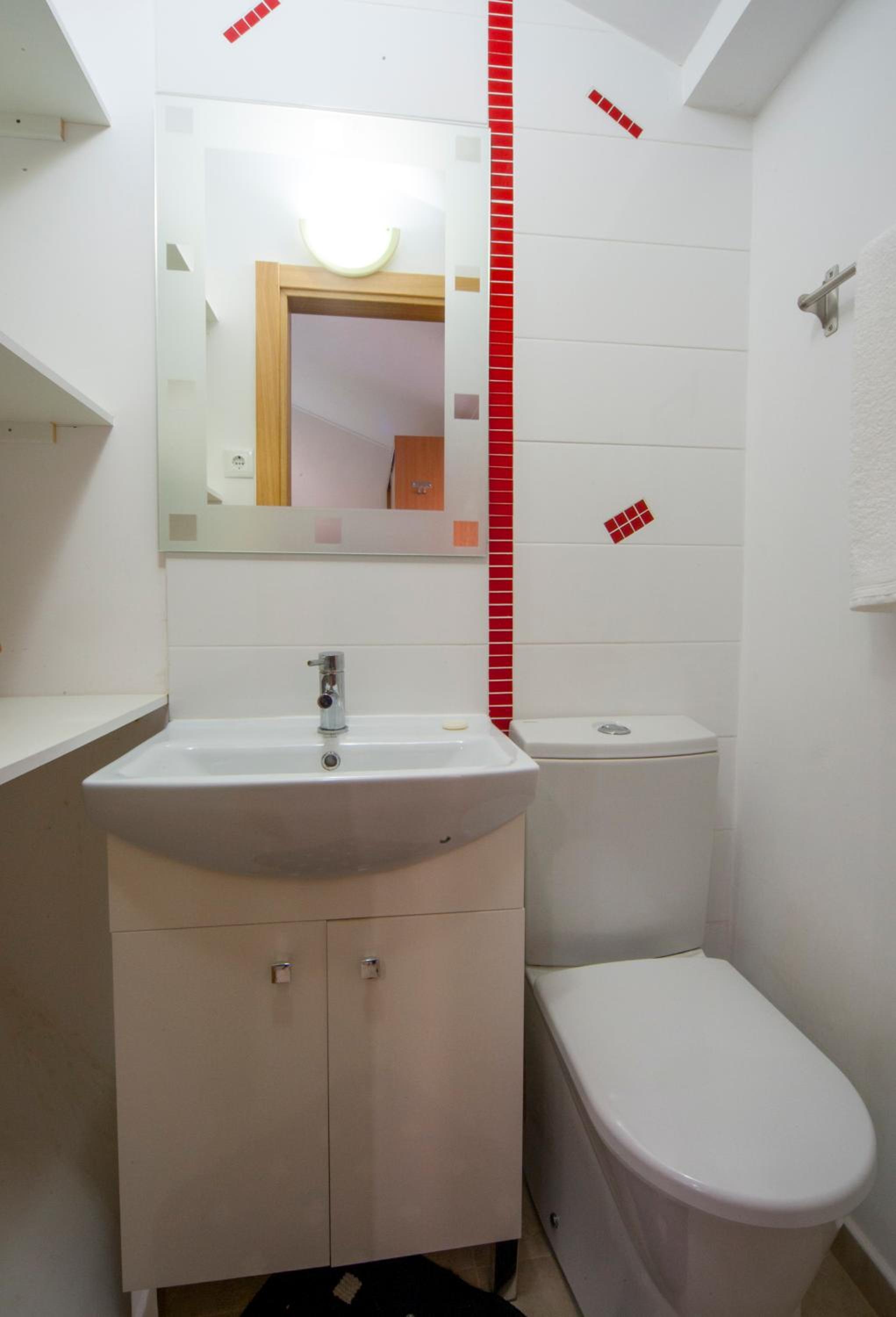 One-Bedroom House - Photo 10