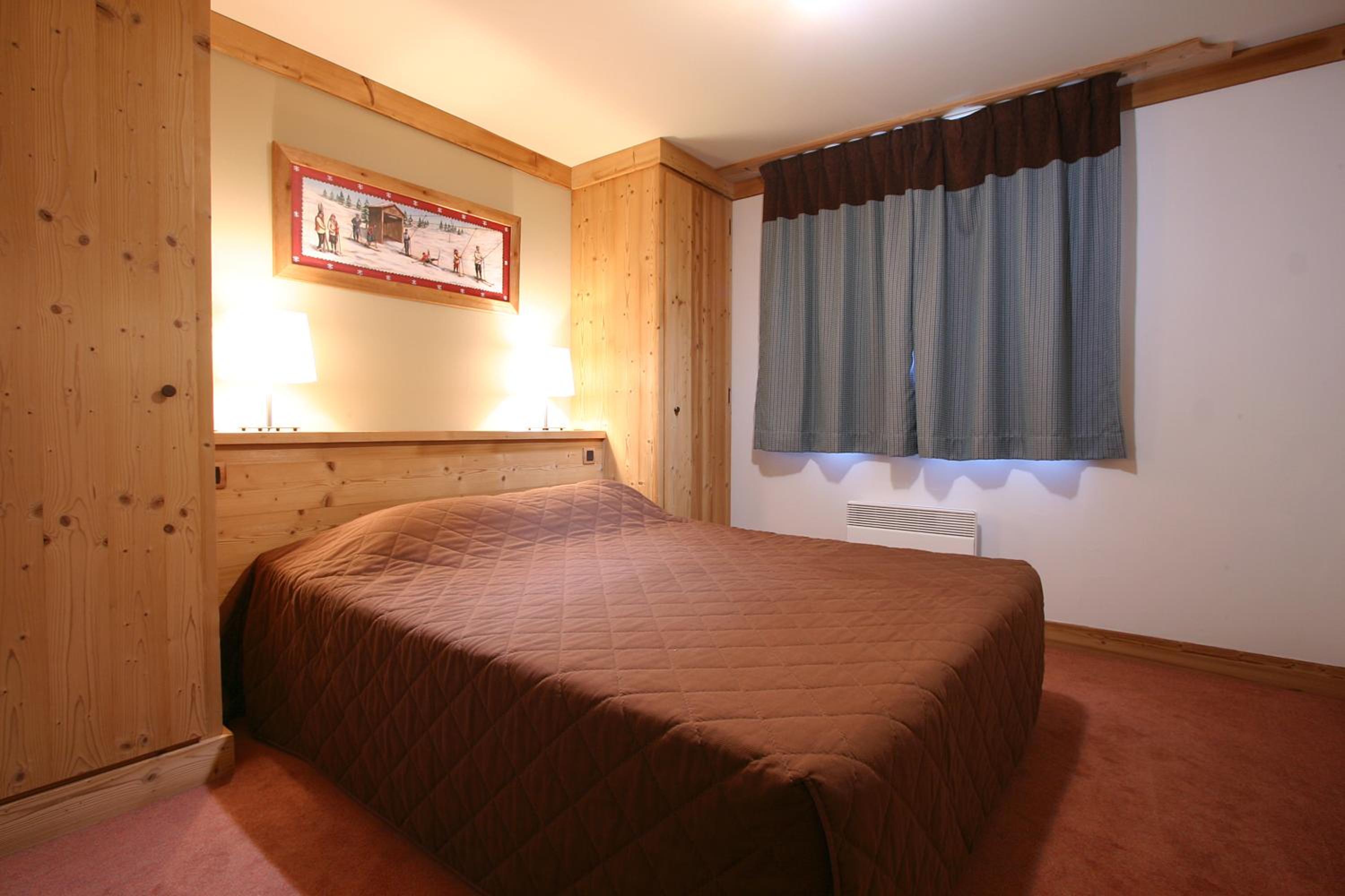 Four-Bedroom Apartment photo 3