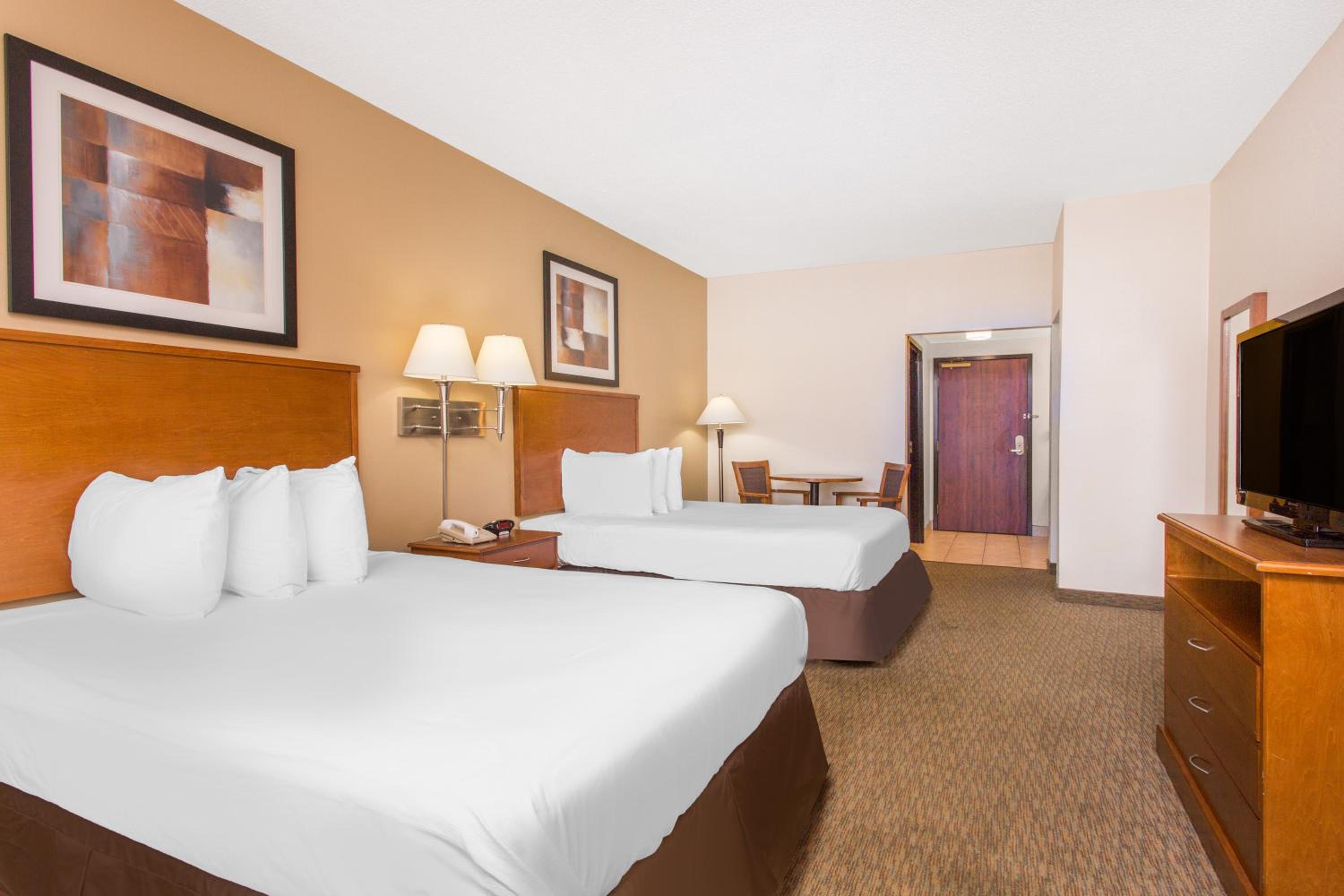 Queen Room with Two Queen Beds - Non-Smoking - Photo 1