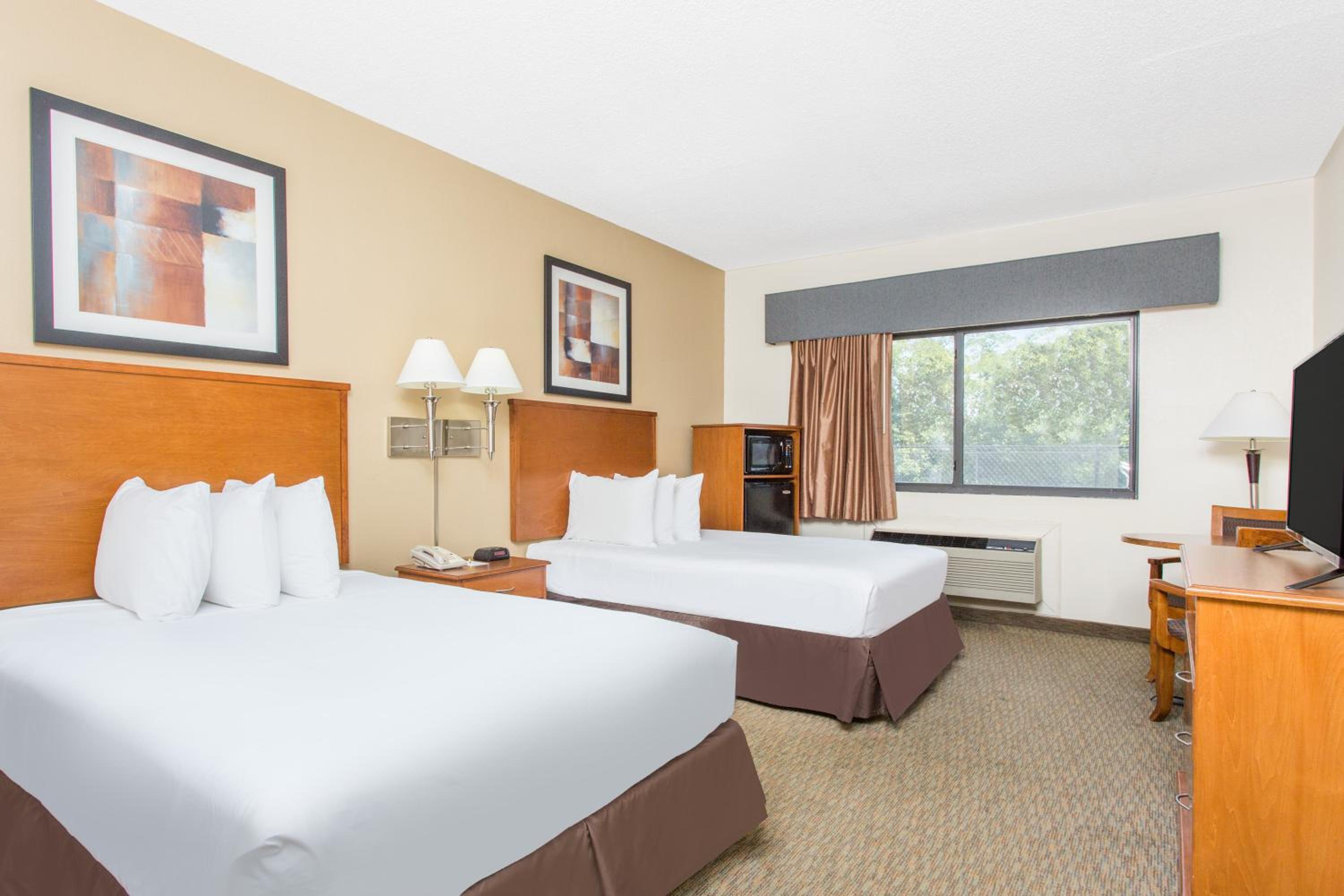 Queen Room with Two Queen Beds - Mobility Access/Non-Smoking - Photo 1