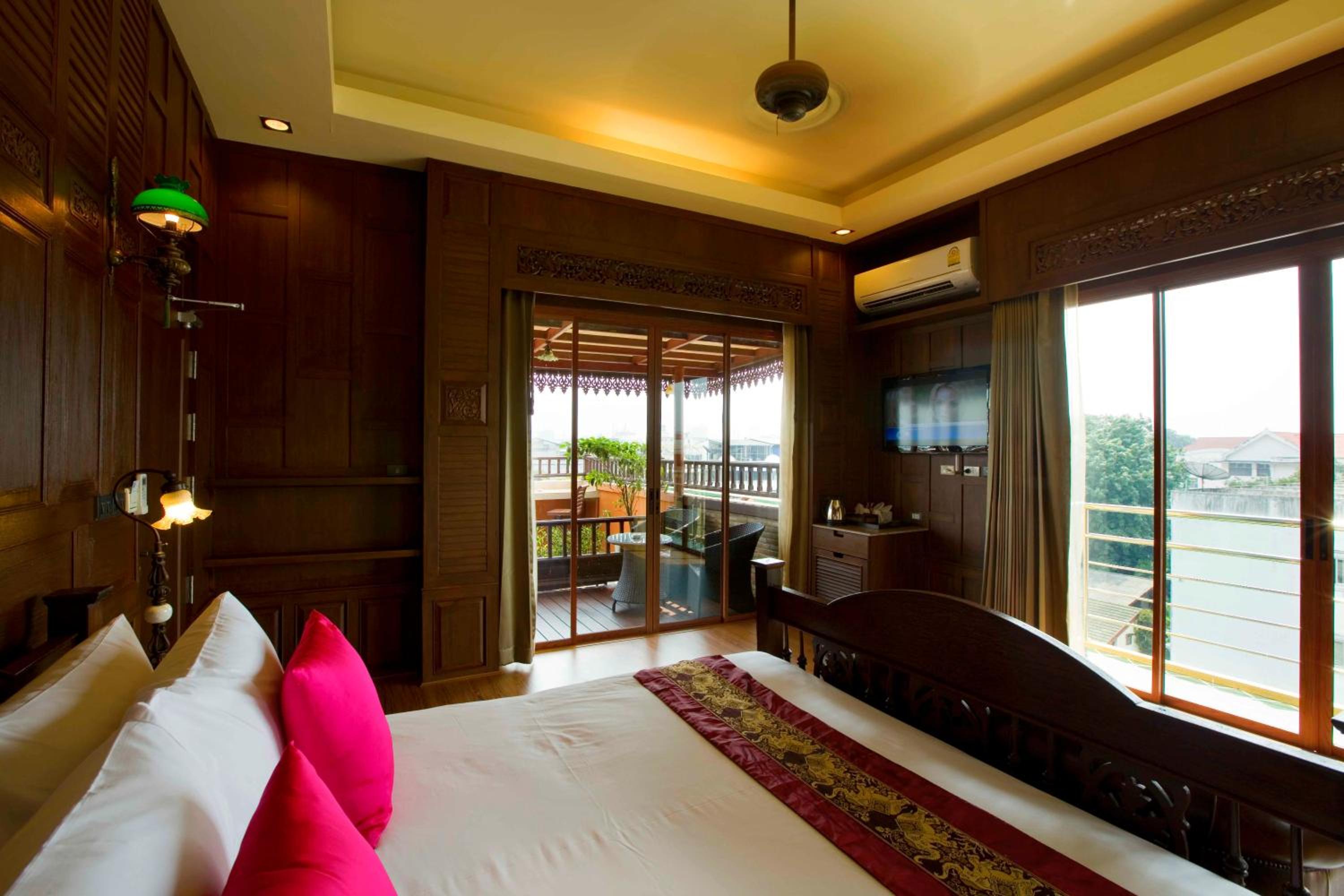 Lamphu Tree Suite (Main Building) photo 3