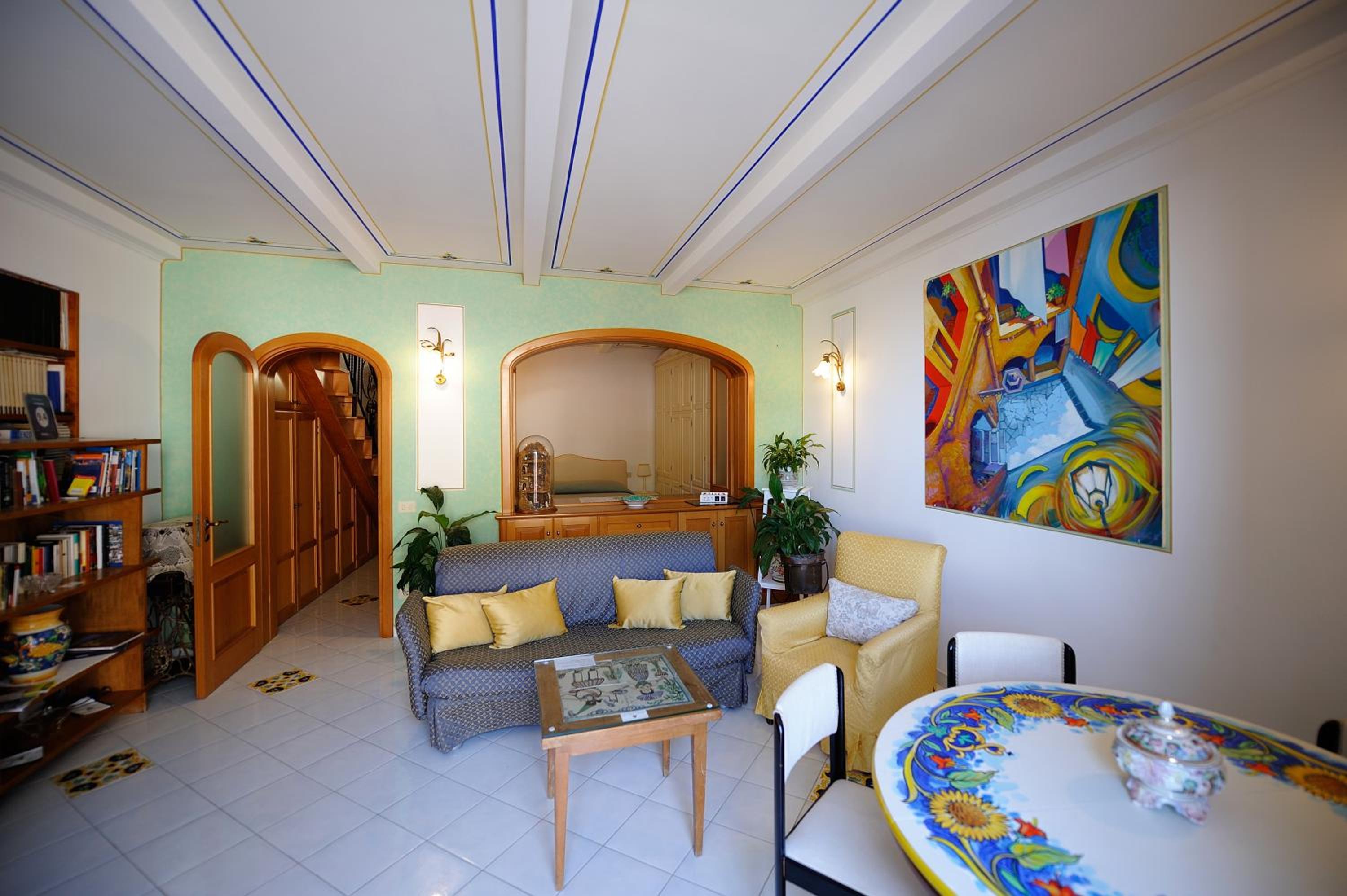 One-Bedroom Apartment with Balcony and Sea View photo 3