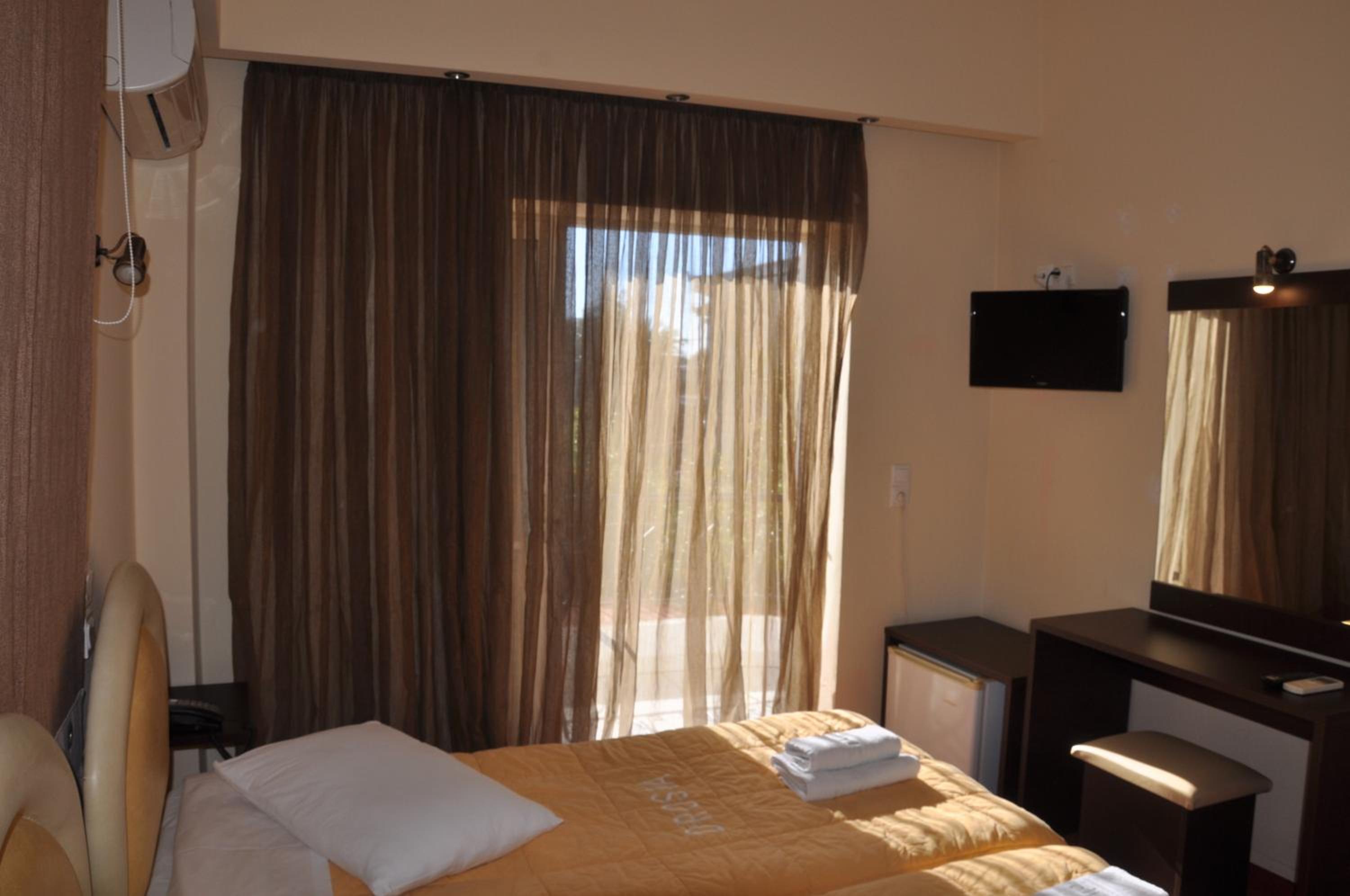Double or Twin Room - Photo 10