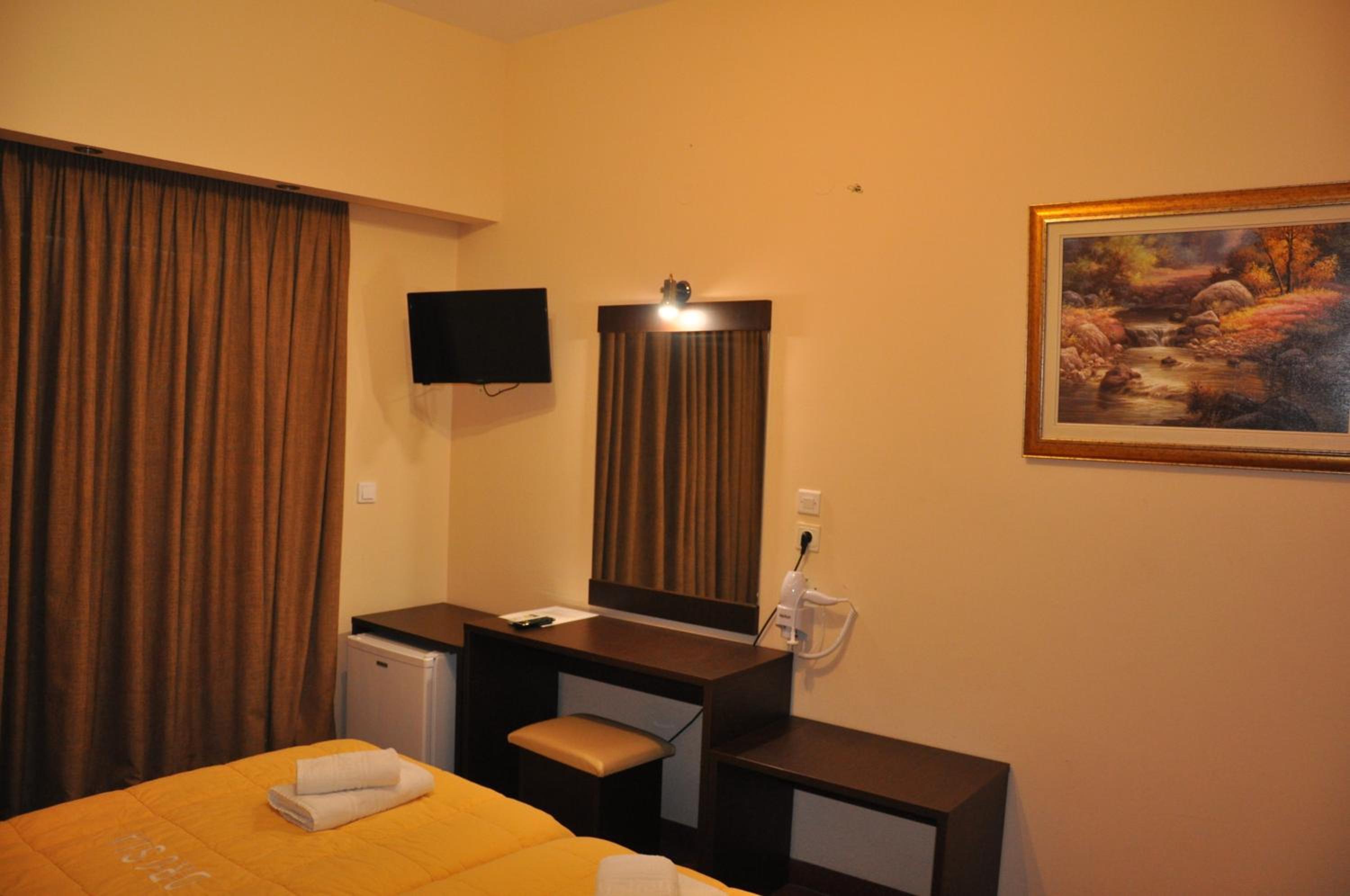Double or Twin Room - Photo 14