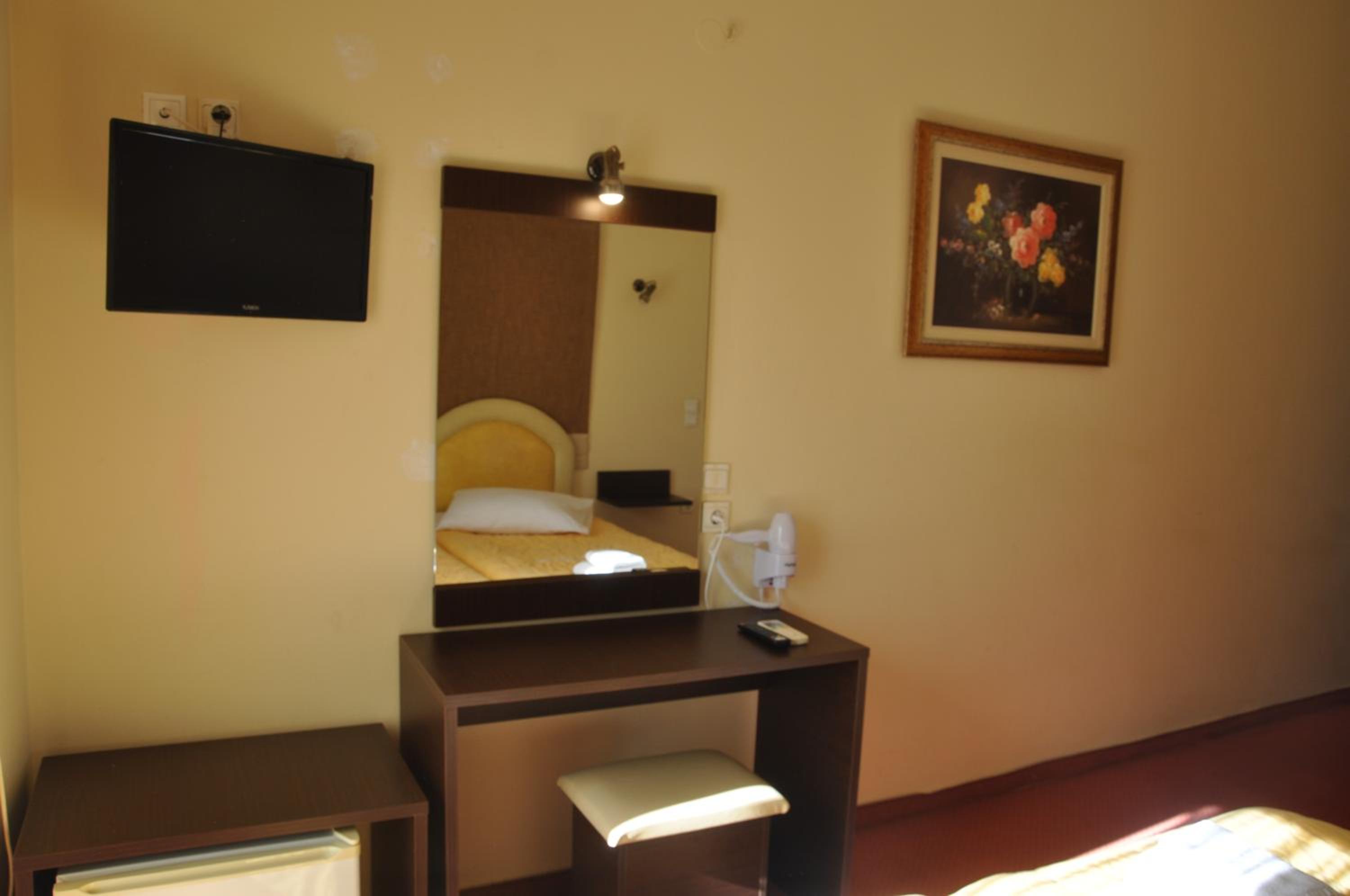 Double or Twin Room - Photo 3