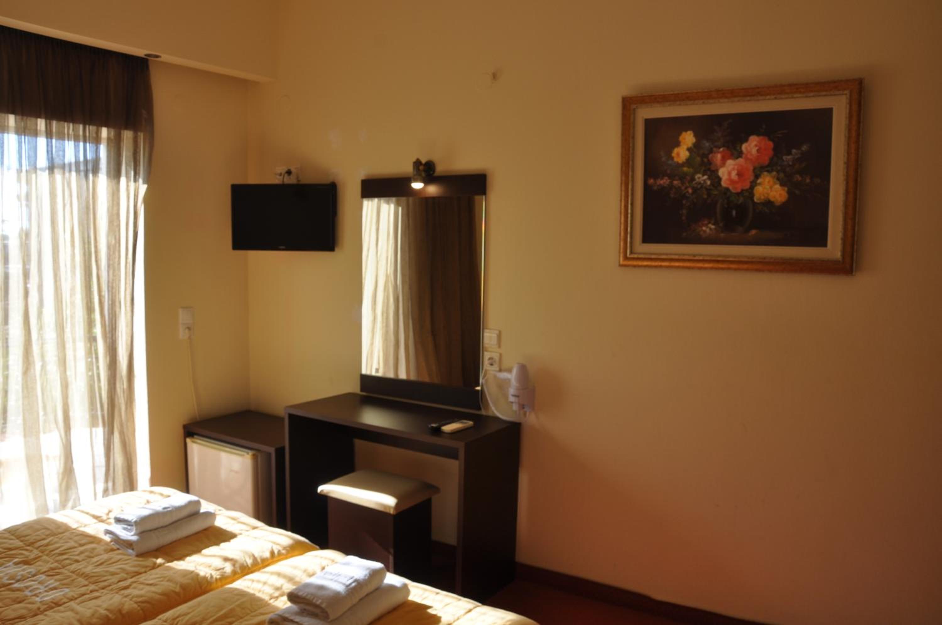Double or Twin Room - Photo 8