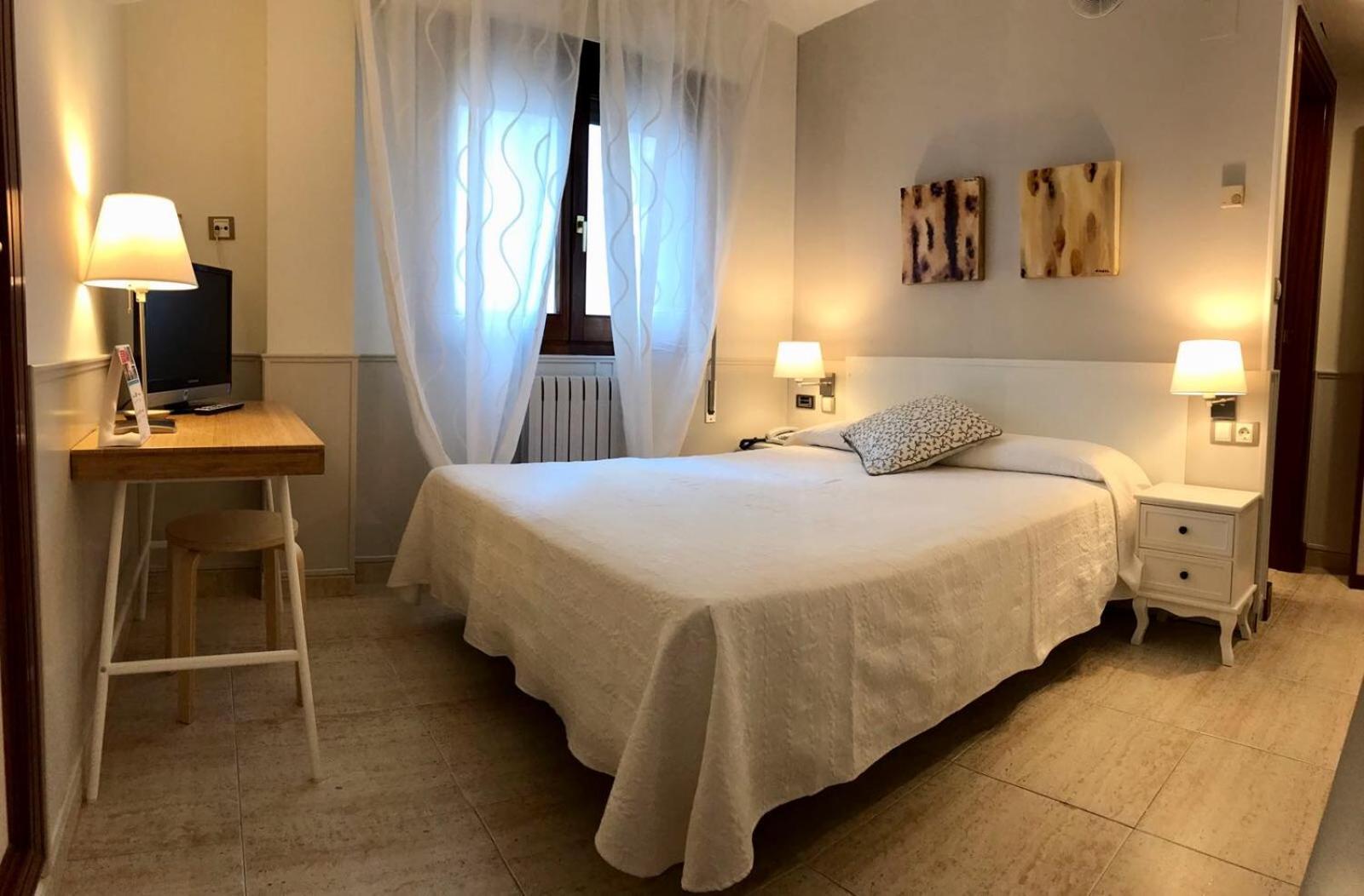 Double or Twin Room - Photo 13