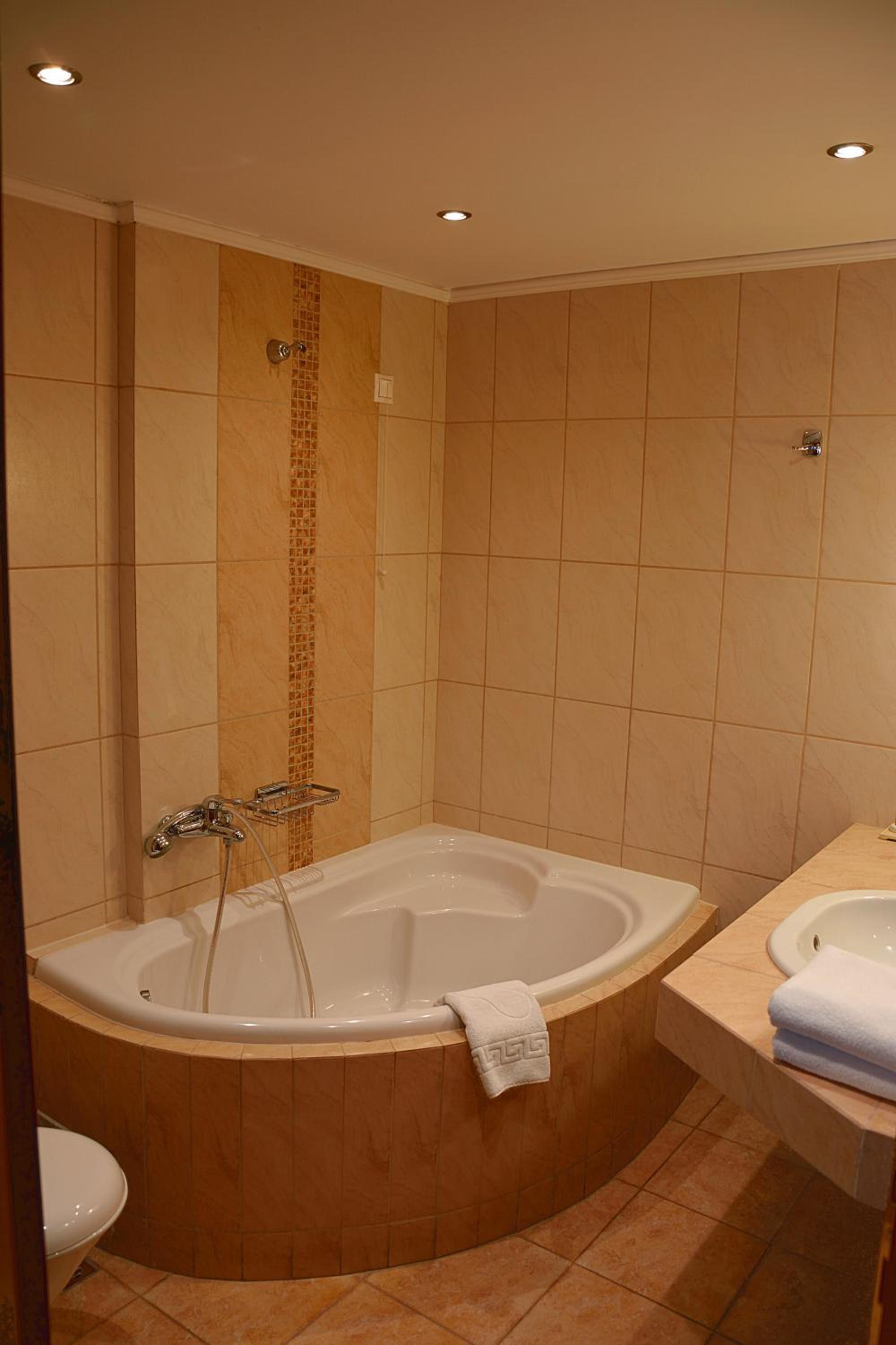 Triple Room with King Size Bed photo 3