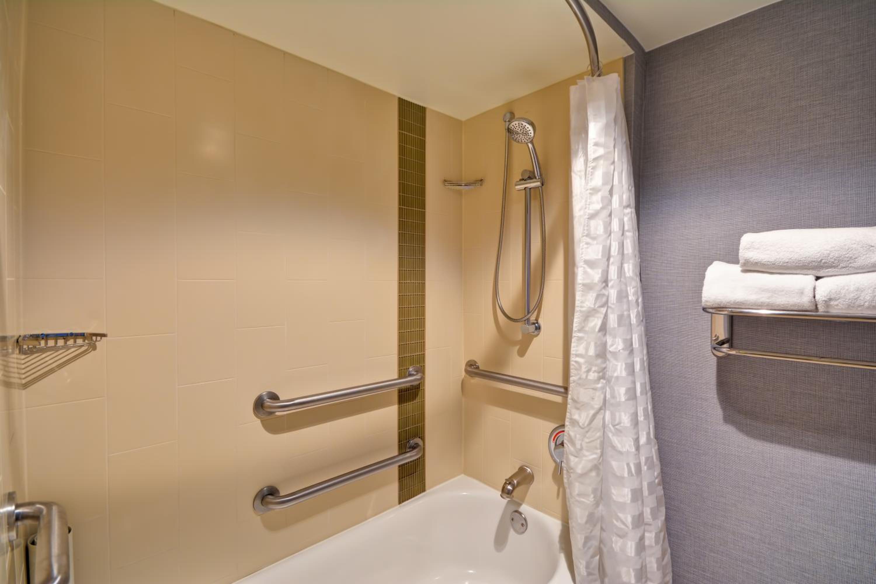 King Room with Sofa Bed and Accessible Tub - Disability Access - Photo 5