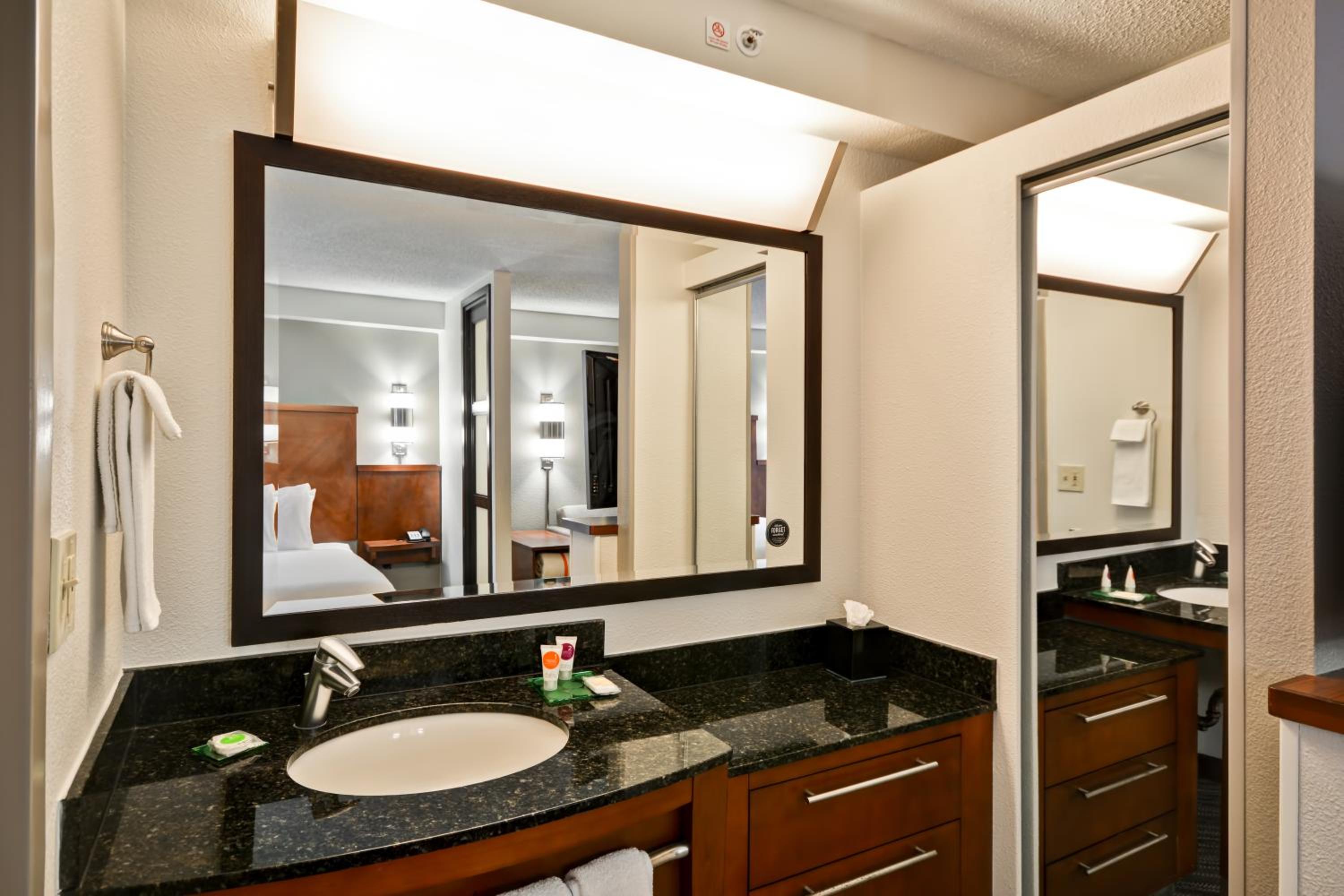 Double Room with Two Double Beds and Sofa Bed - Photo 4