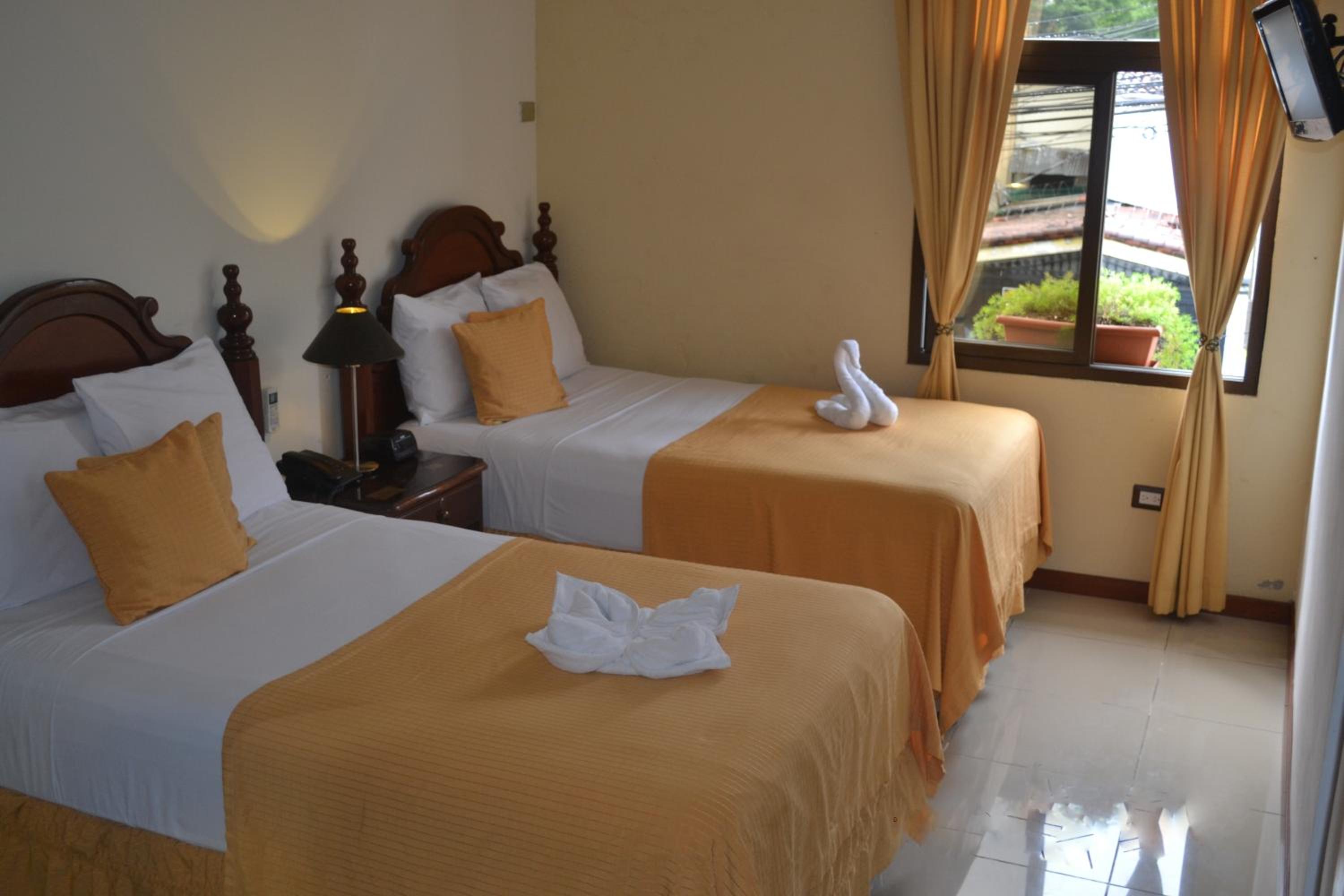 Double Room with Two  Beds - Photo 8