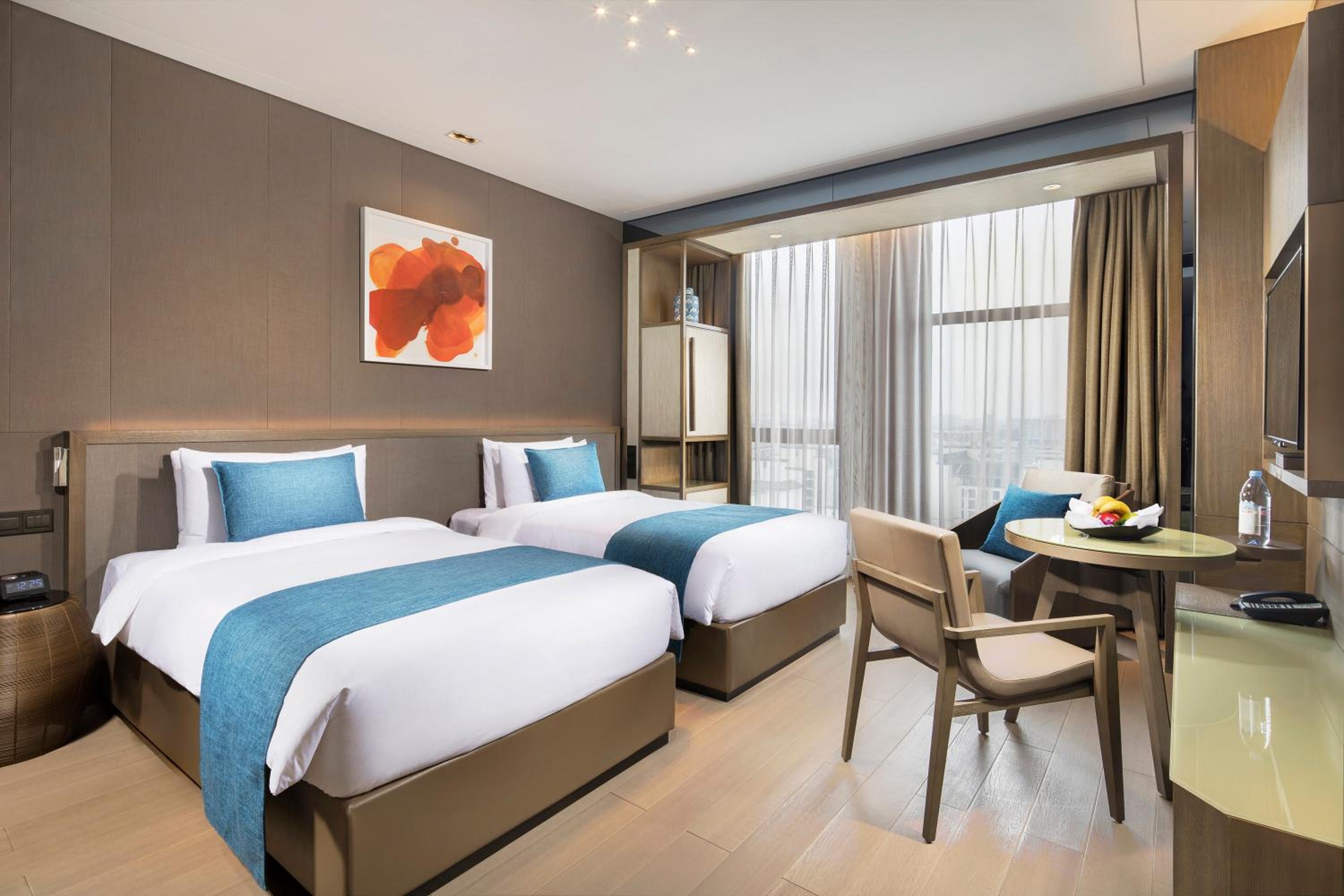Premier Twin Room thumbnail 5