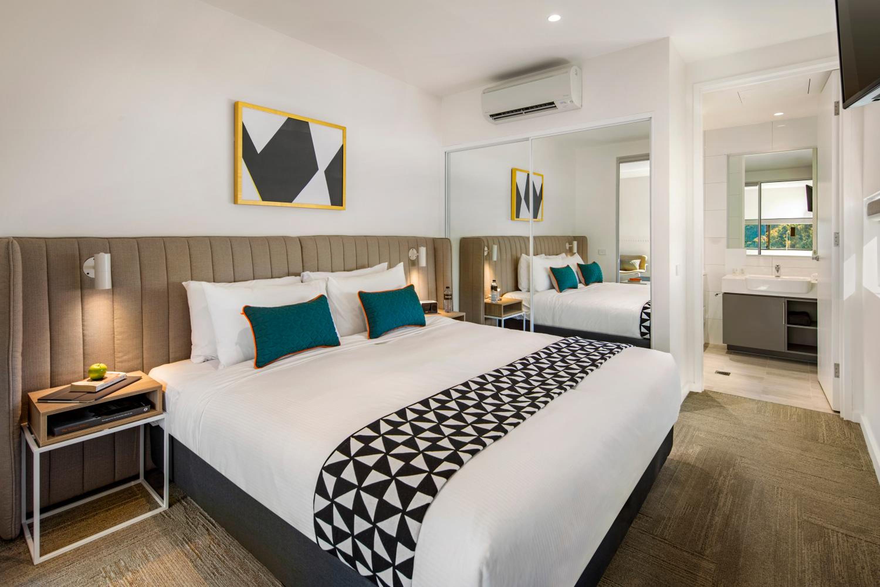 Studio Apartment thumbnail 5