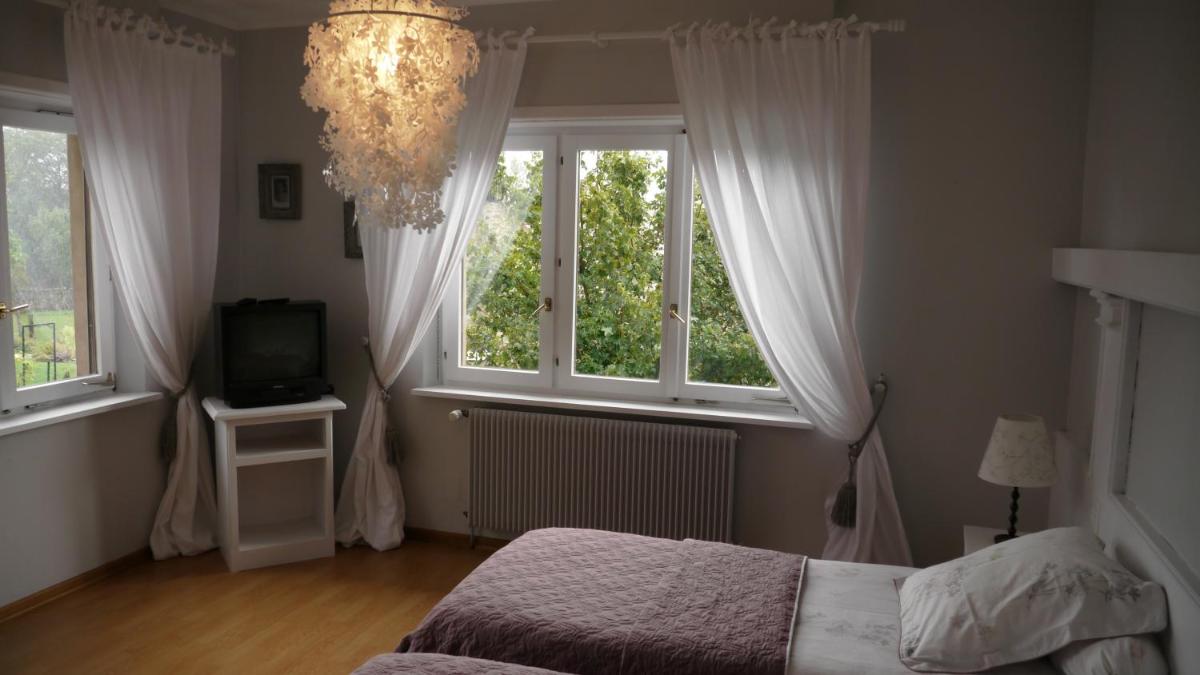 Twin Room with Bath photo 2