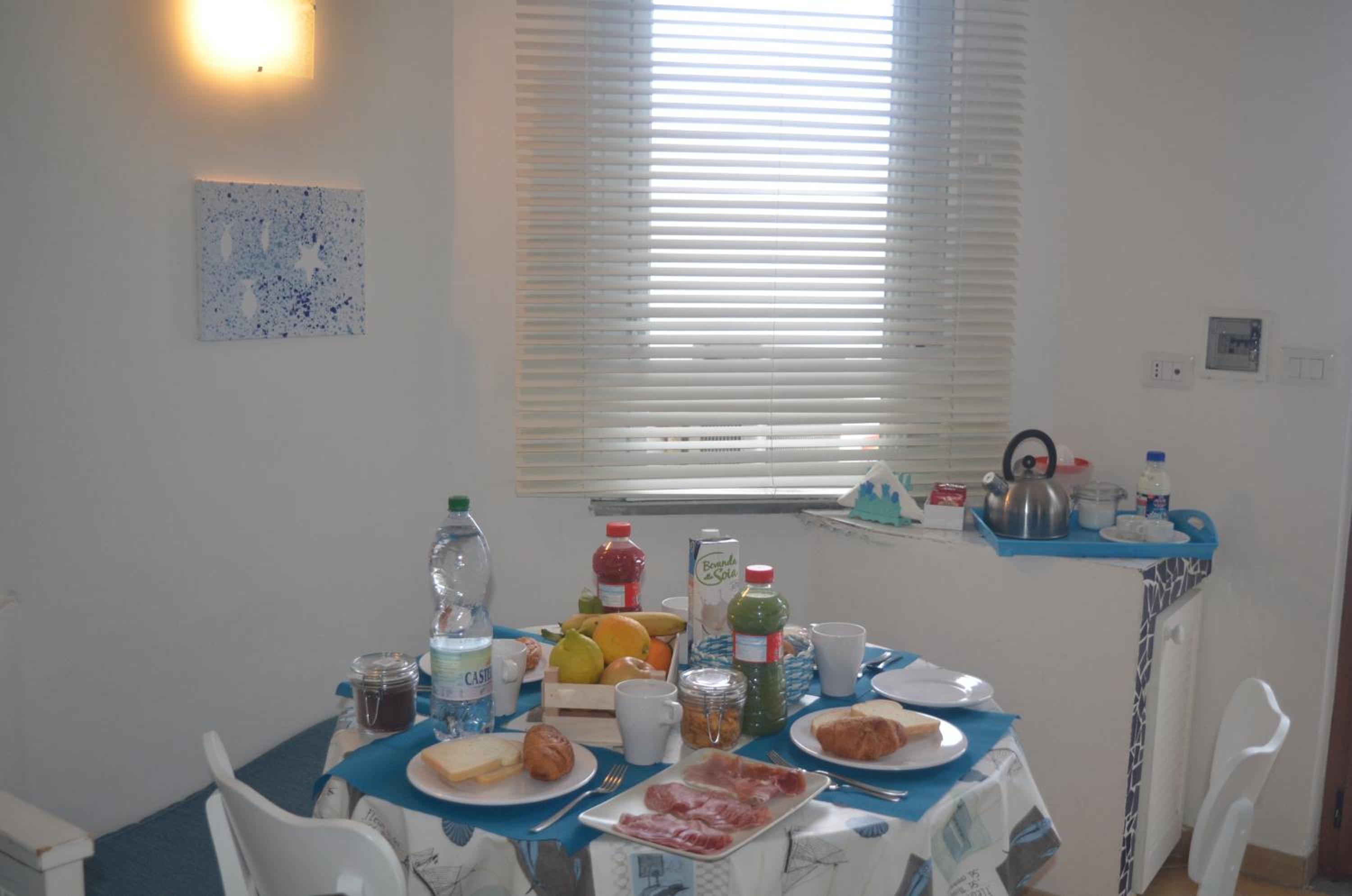 Studio with Balcony and Sea View (3 Adults) - Photo 8
