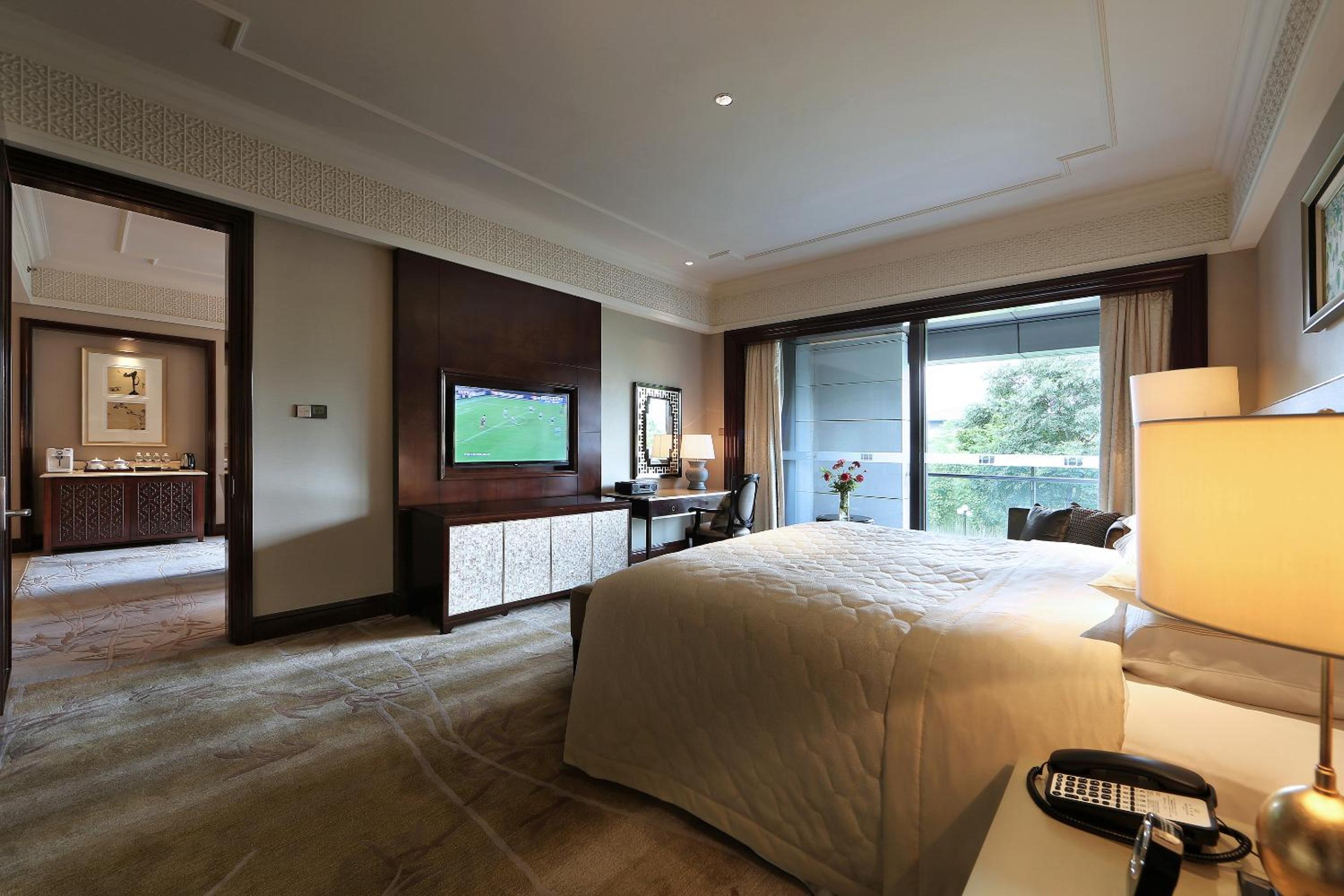 Executive King Suite-North
