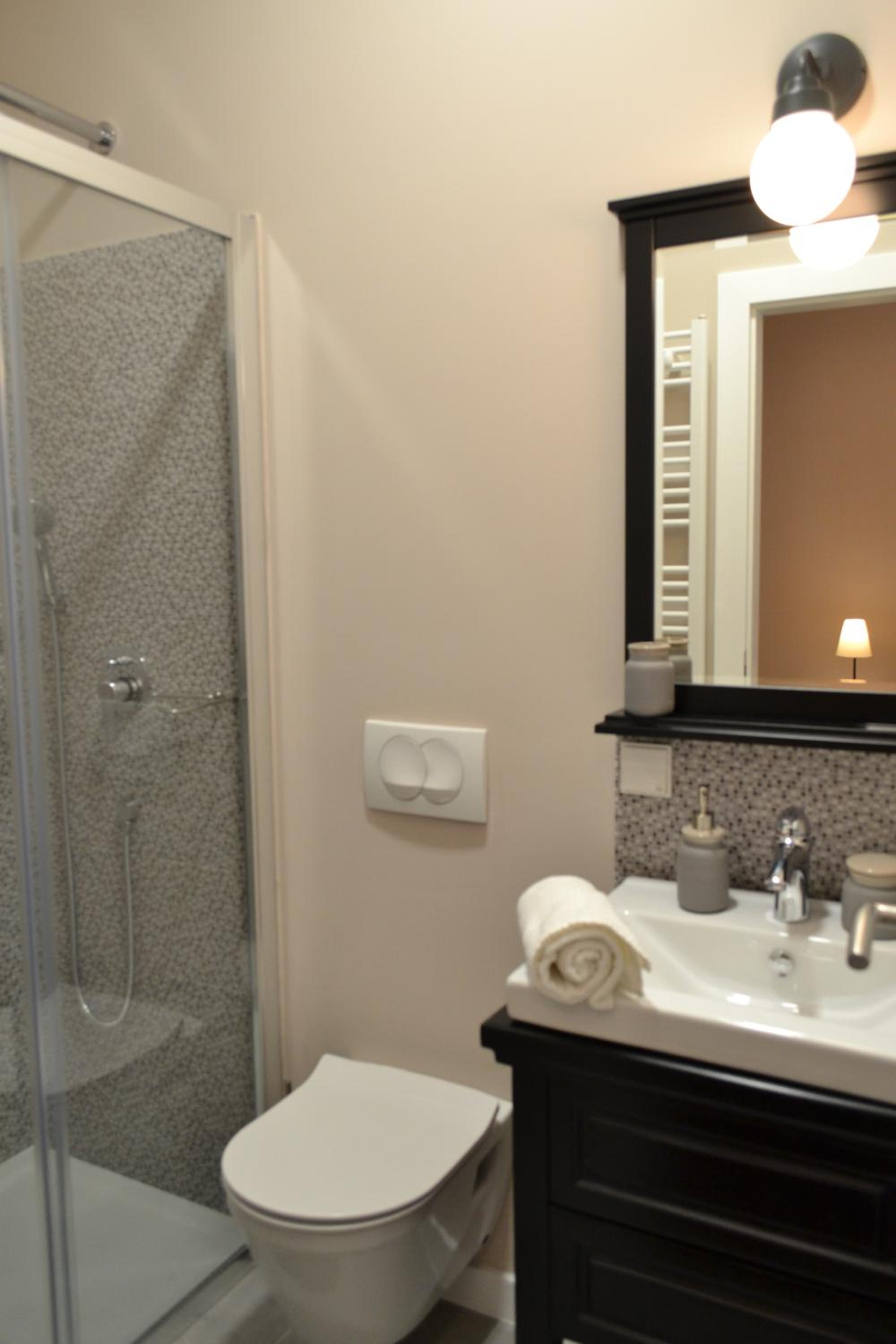 Studio Apartment - Photo 2