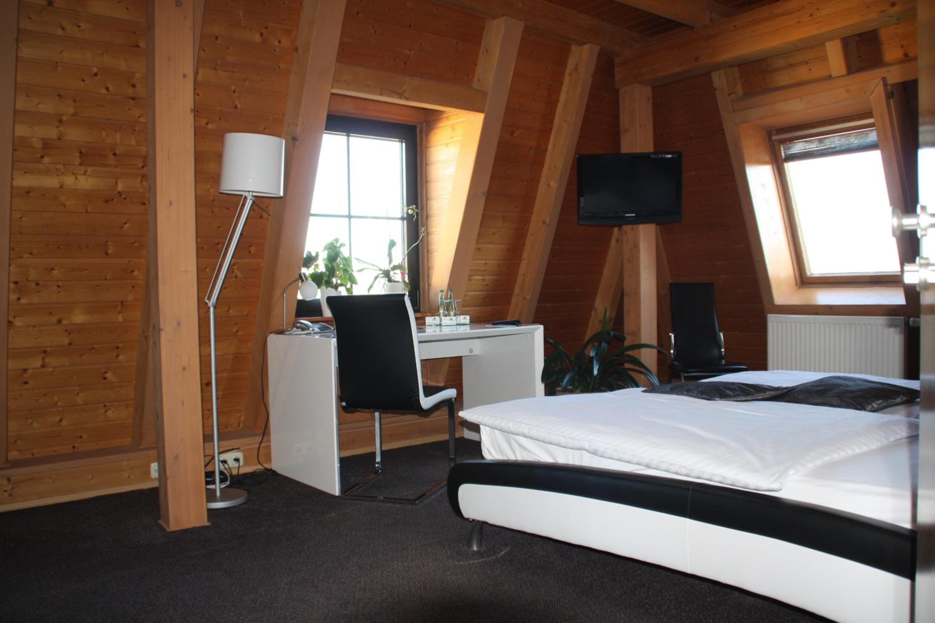 Double Room with Private Bathroom - Photo 7