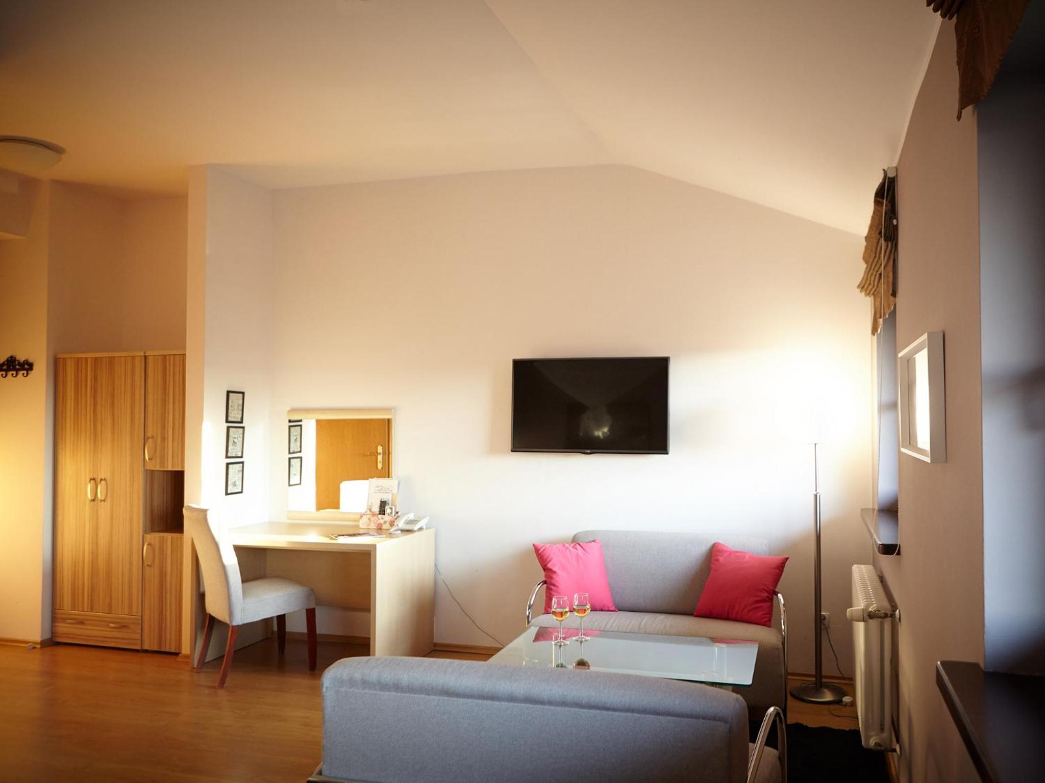 Large Double Room - Photo 26
