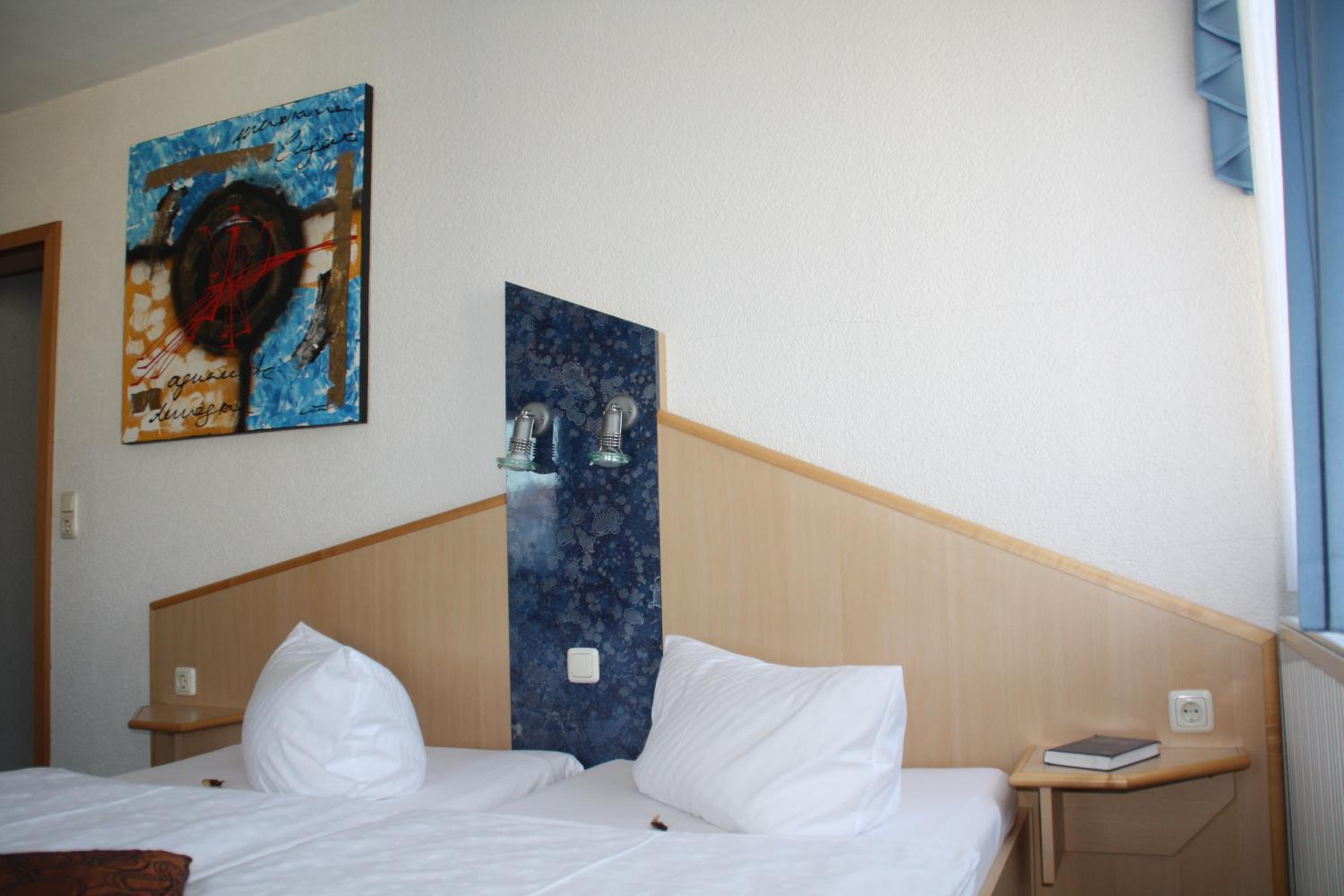 Double Room with Private Bathroom - Photo 4