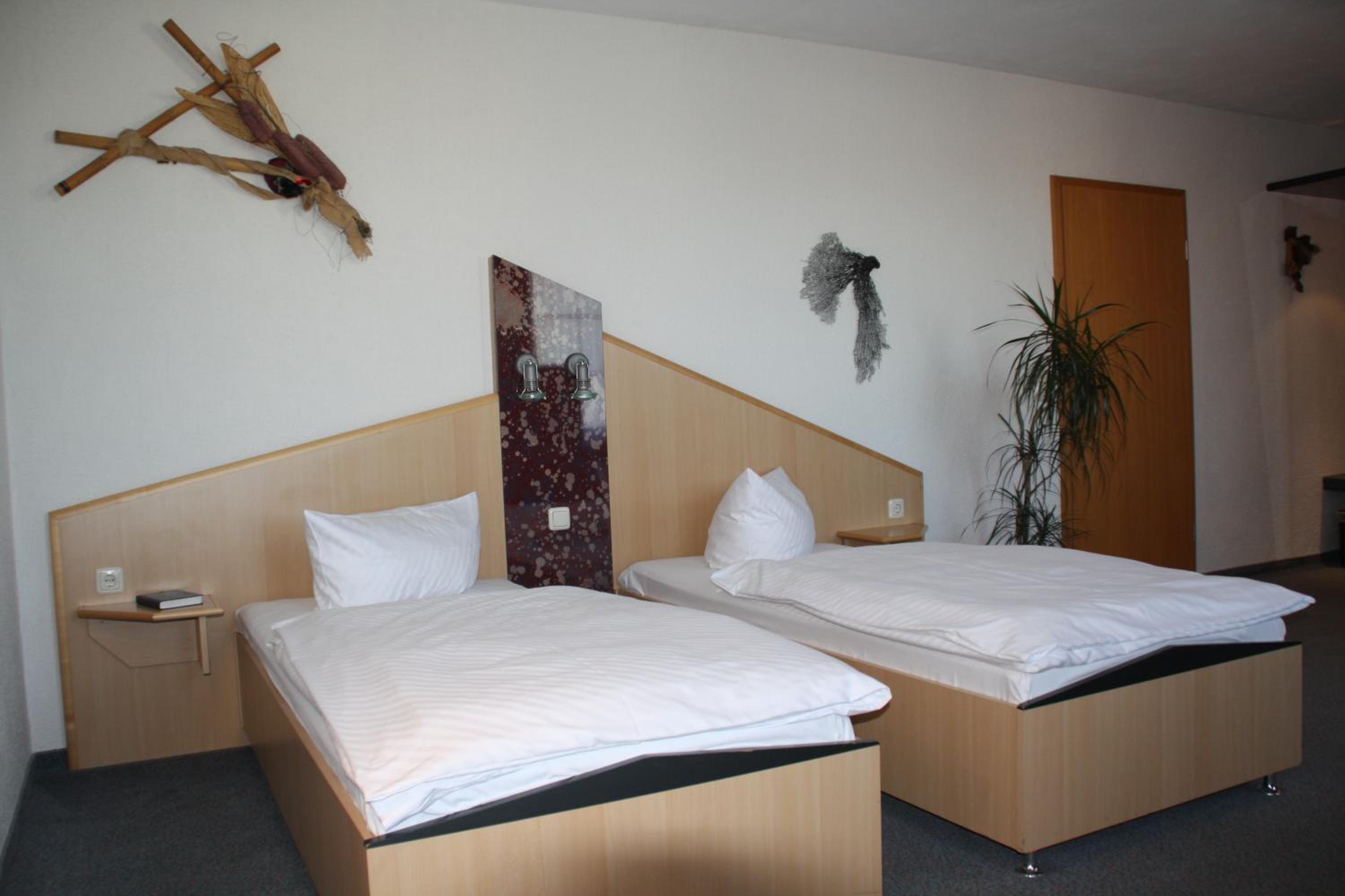 Double Room with Private Bathroom - Photo 6
