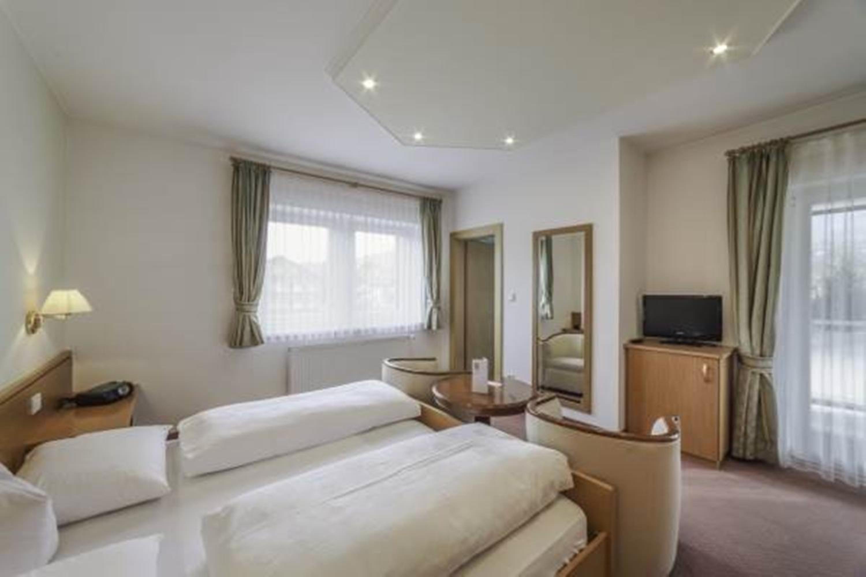 Deluxe Double Room with Balcony photo 1