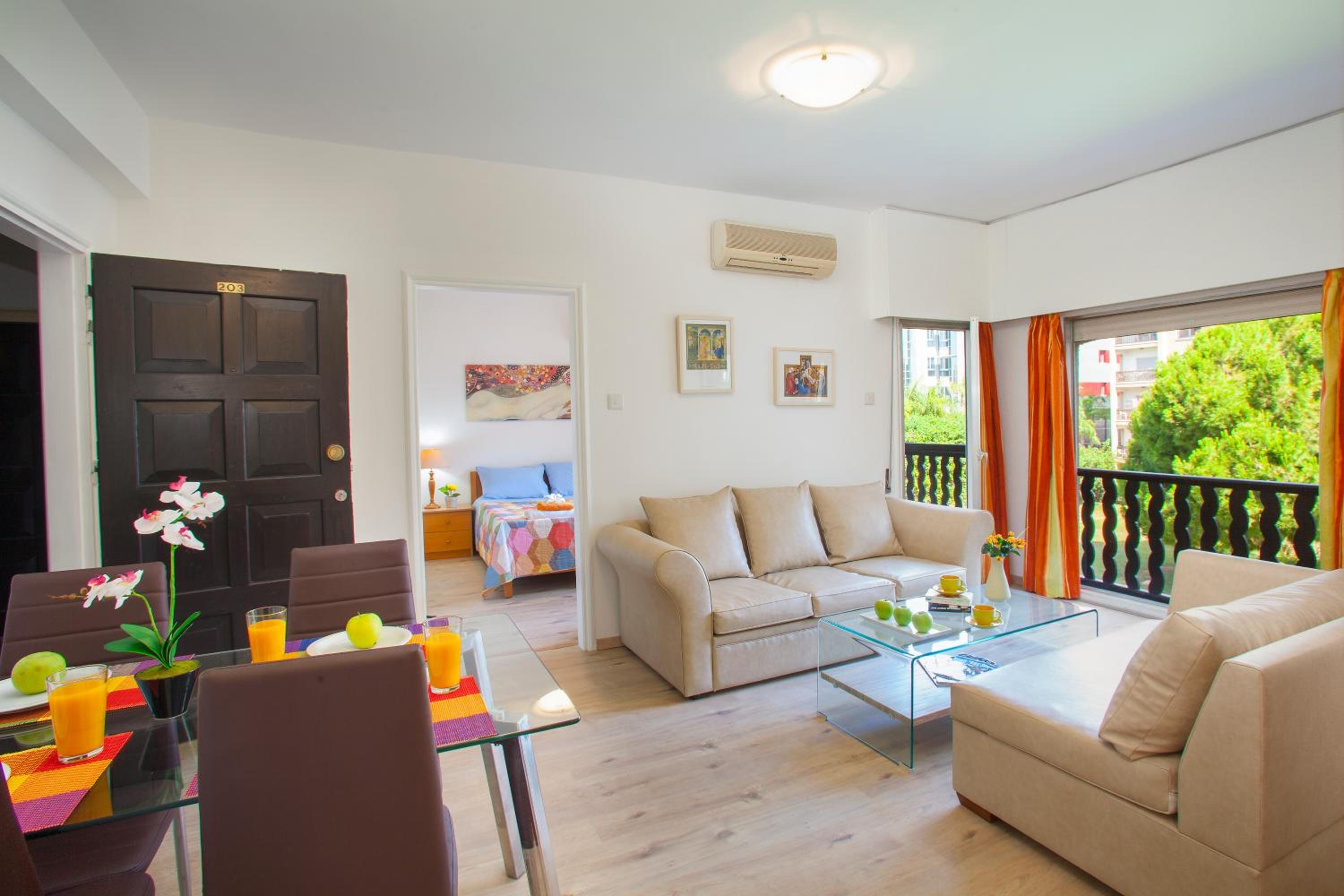 Classic One Bedroom Apartment A203 photo 1