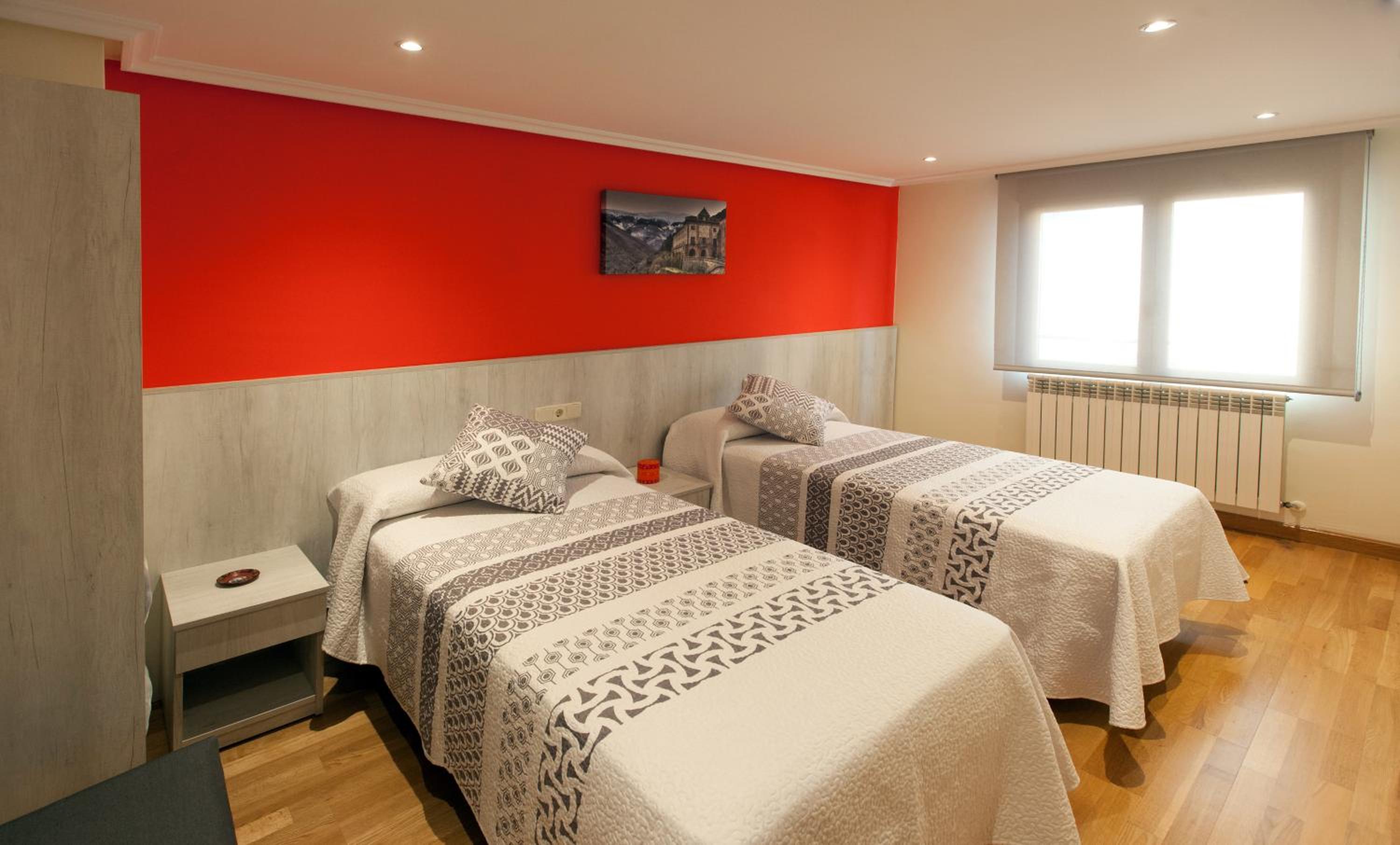 Habitación Estándar con Dos Camas y Baño Compartido