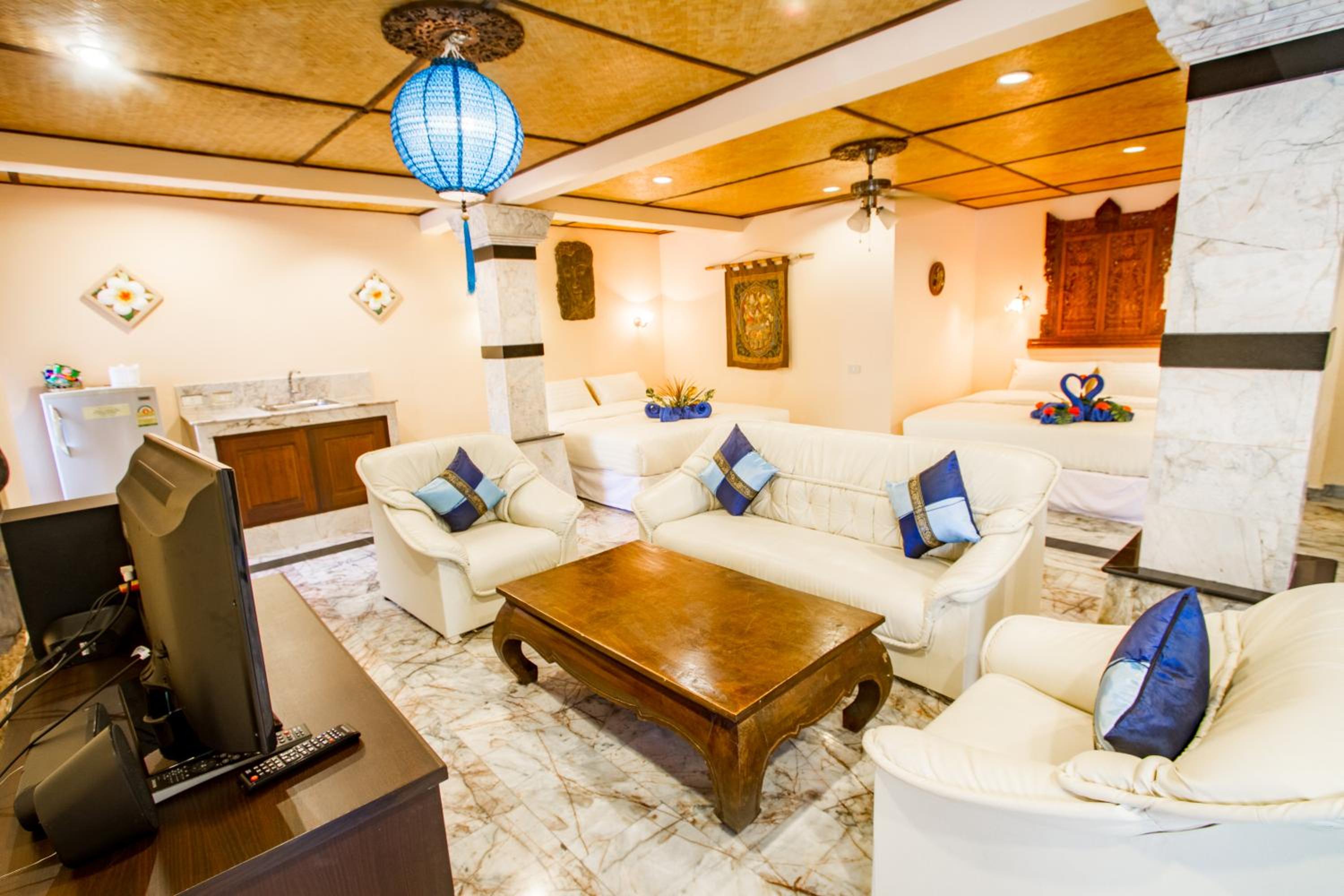 Family Suite with Pool View photo 1
