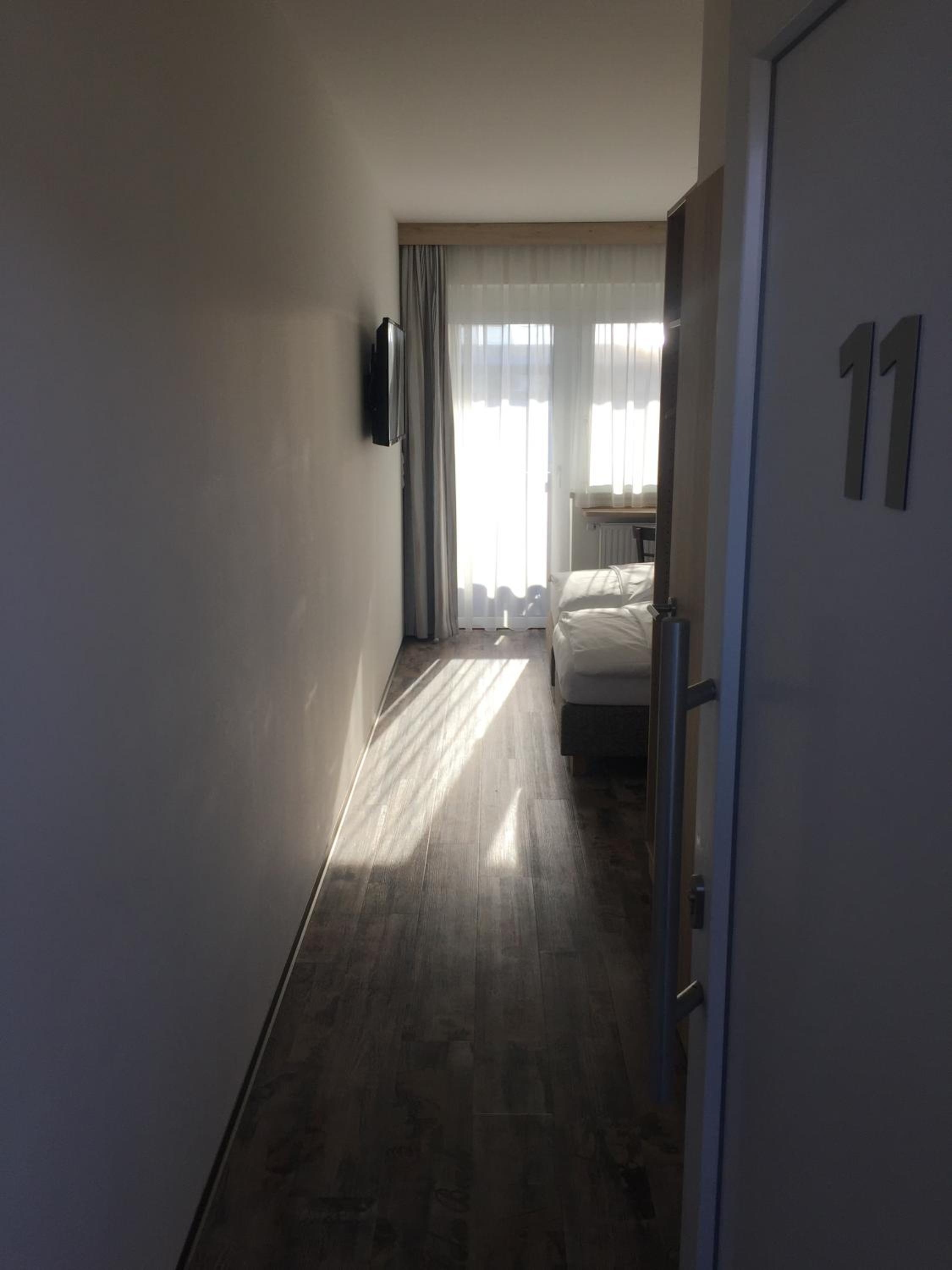 Deluxe Double or Twin Room with Balcony - Photo 5