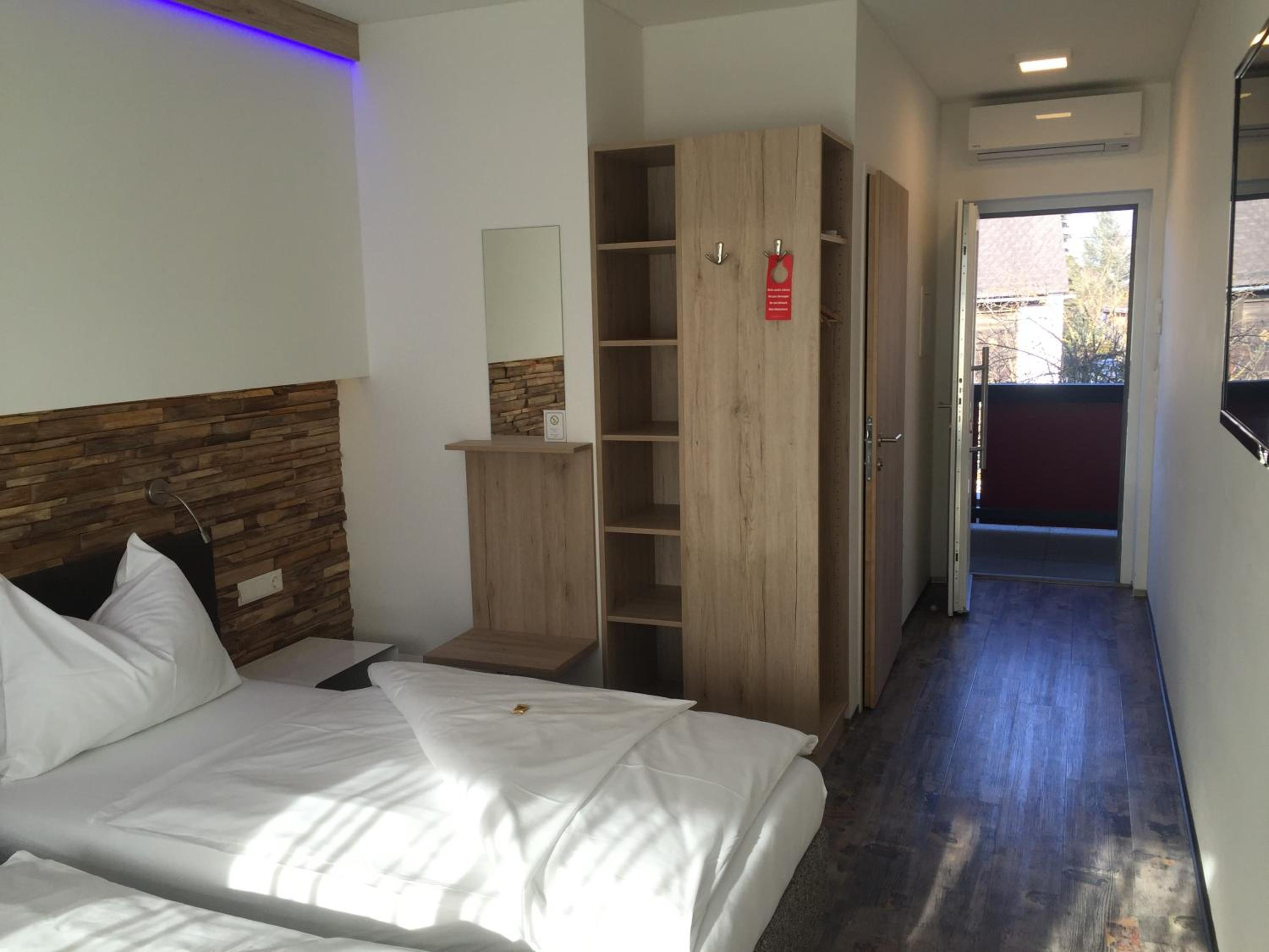 Deluxe Double or Twin Room with Balcony - Photo 14