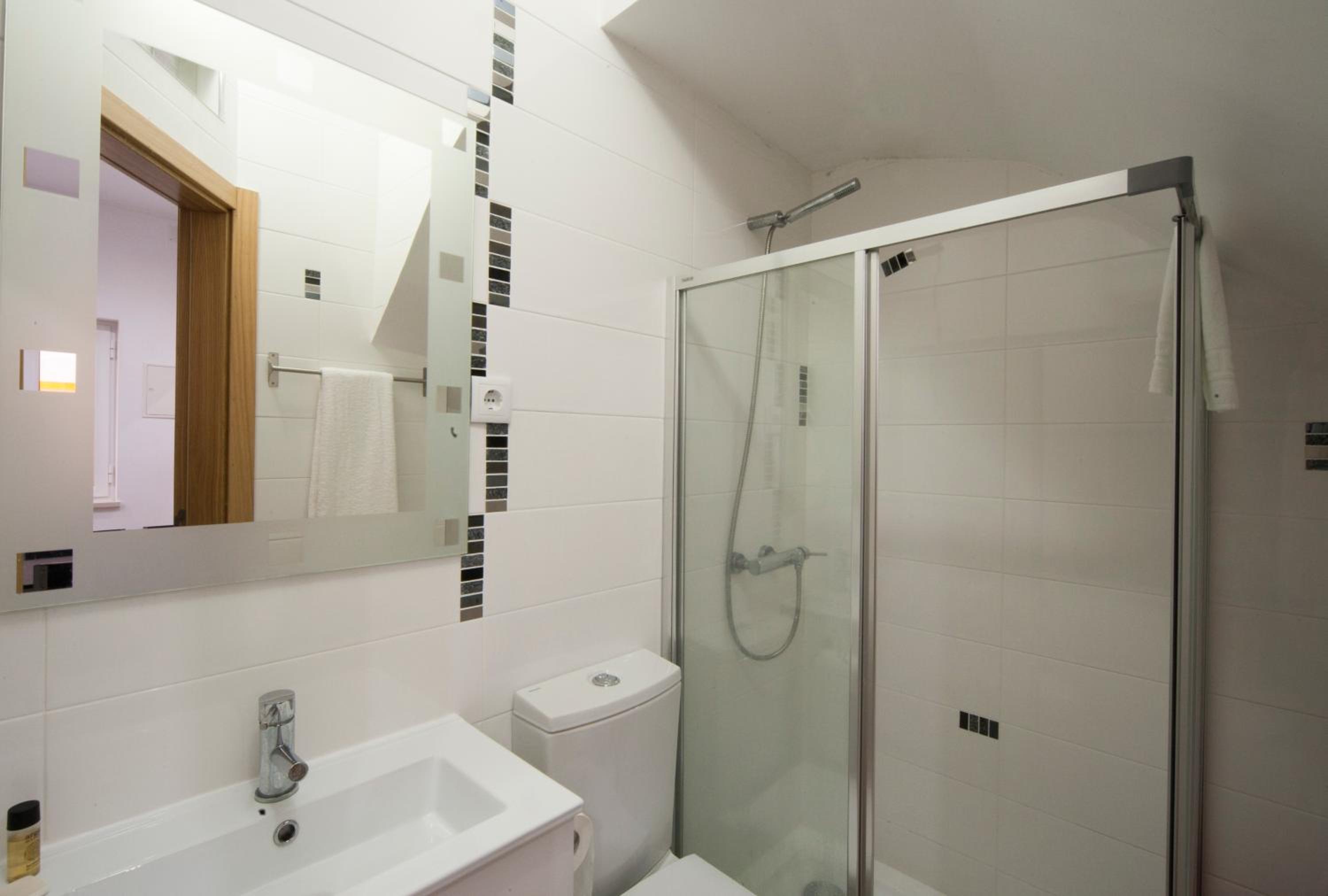 One-Bedroom House - Photo 15
